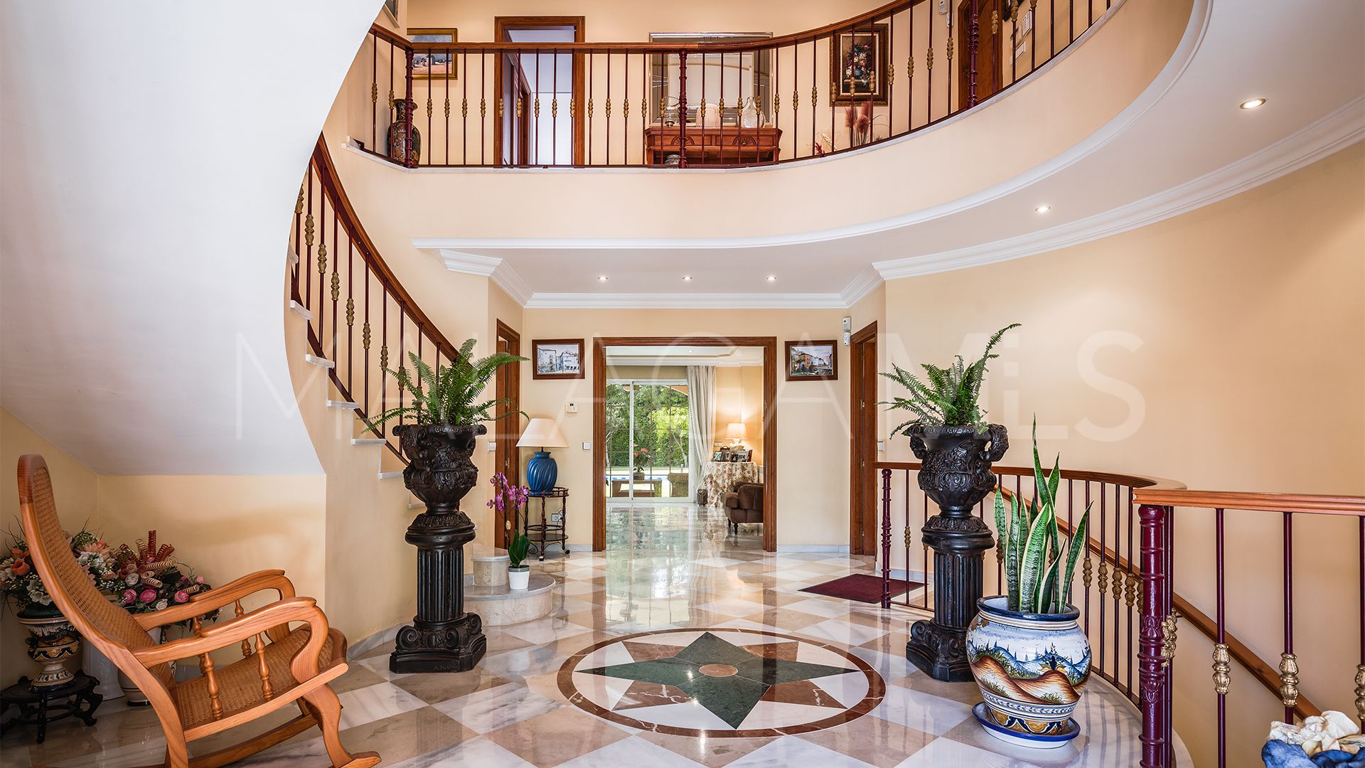 Se vende villa in Atalaya de Rio Verde with 5 bedrooms