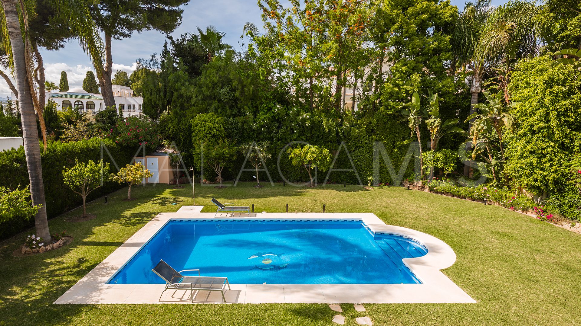 Se vende villa in Atalaya de Rio Verde with 5 bedrooms