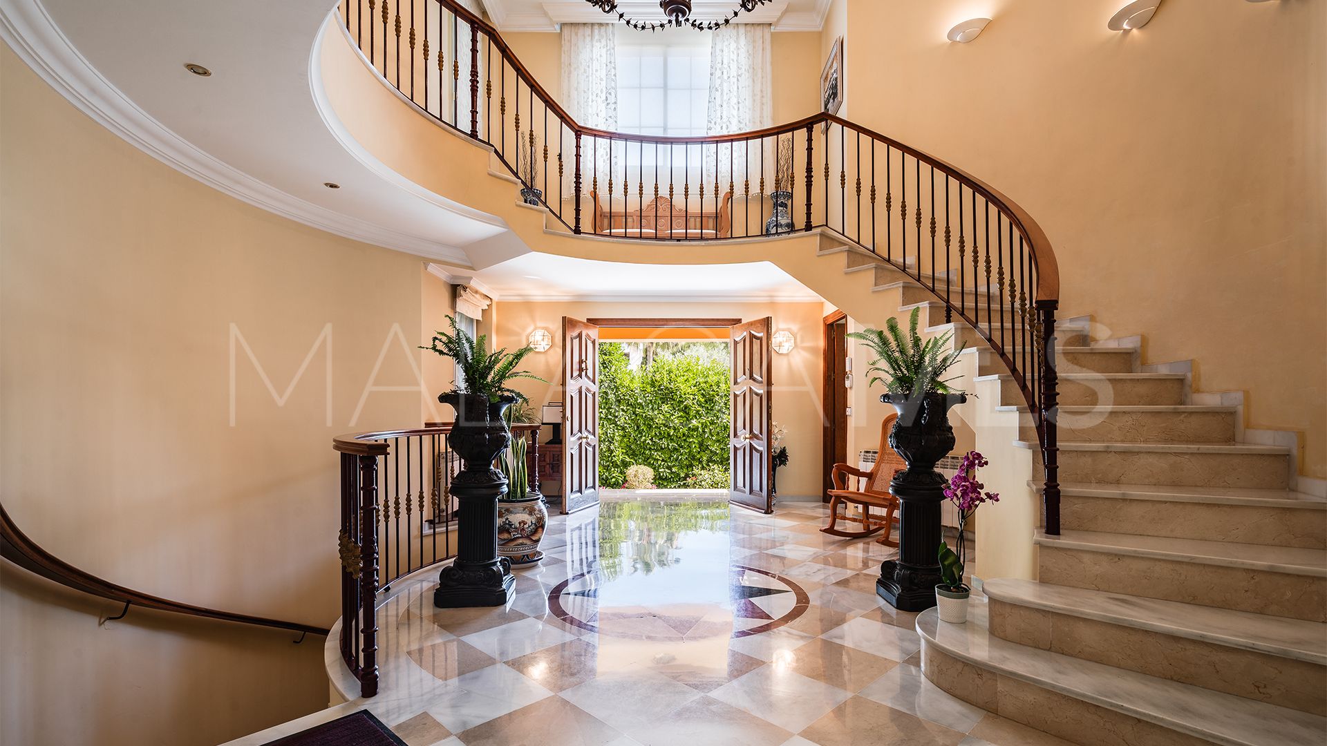 Se vende villa in Atalaya de Rio Verde with 5 bedrooms