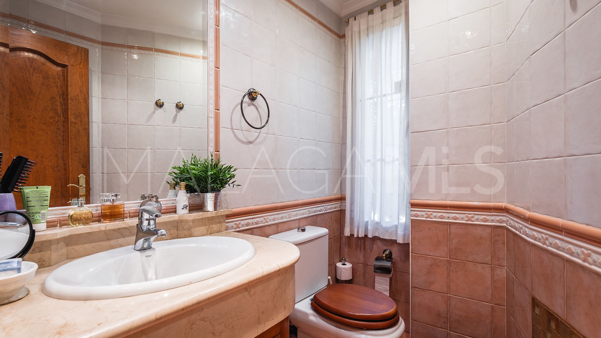 Se vende villa in Atalaya de Rio Verde with 5 bedrooms