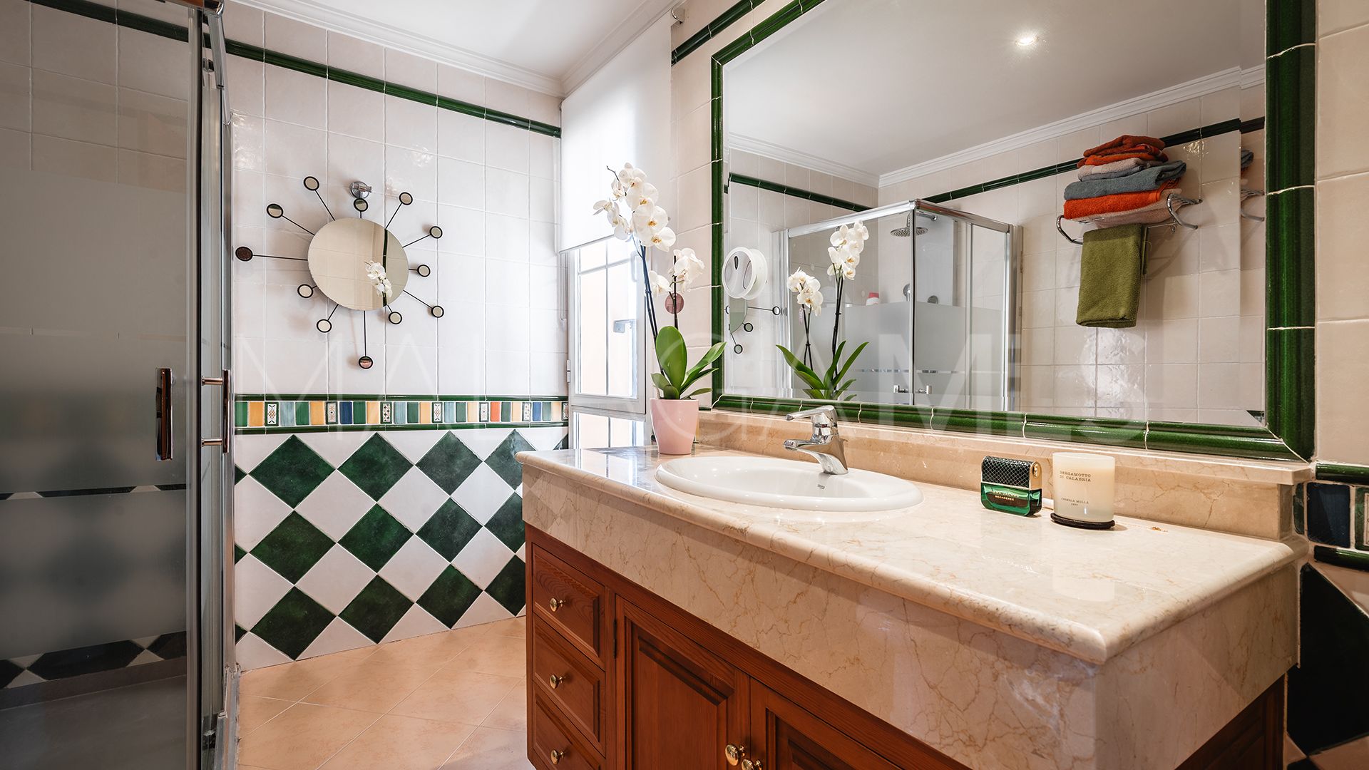 Se vende villa in Atalaya de Rio Verde with 5 bedrooms