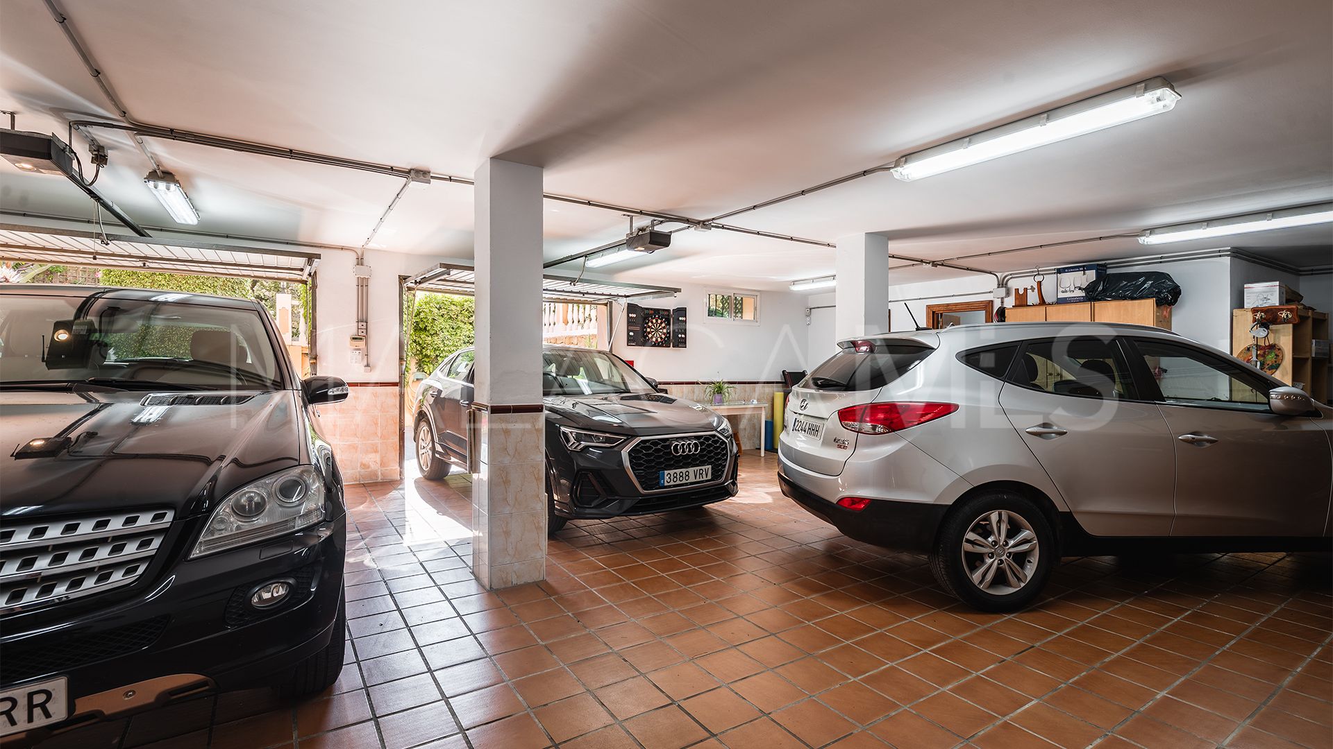 Se vende villa in Atalaya de Rio Verde with 5 bedrooms