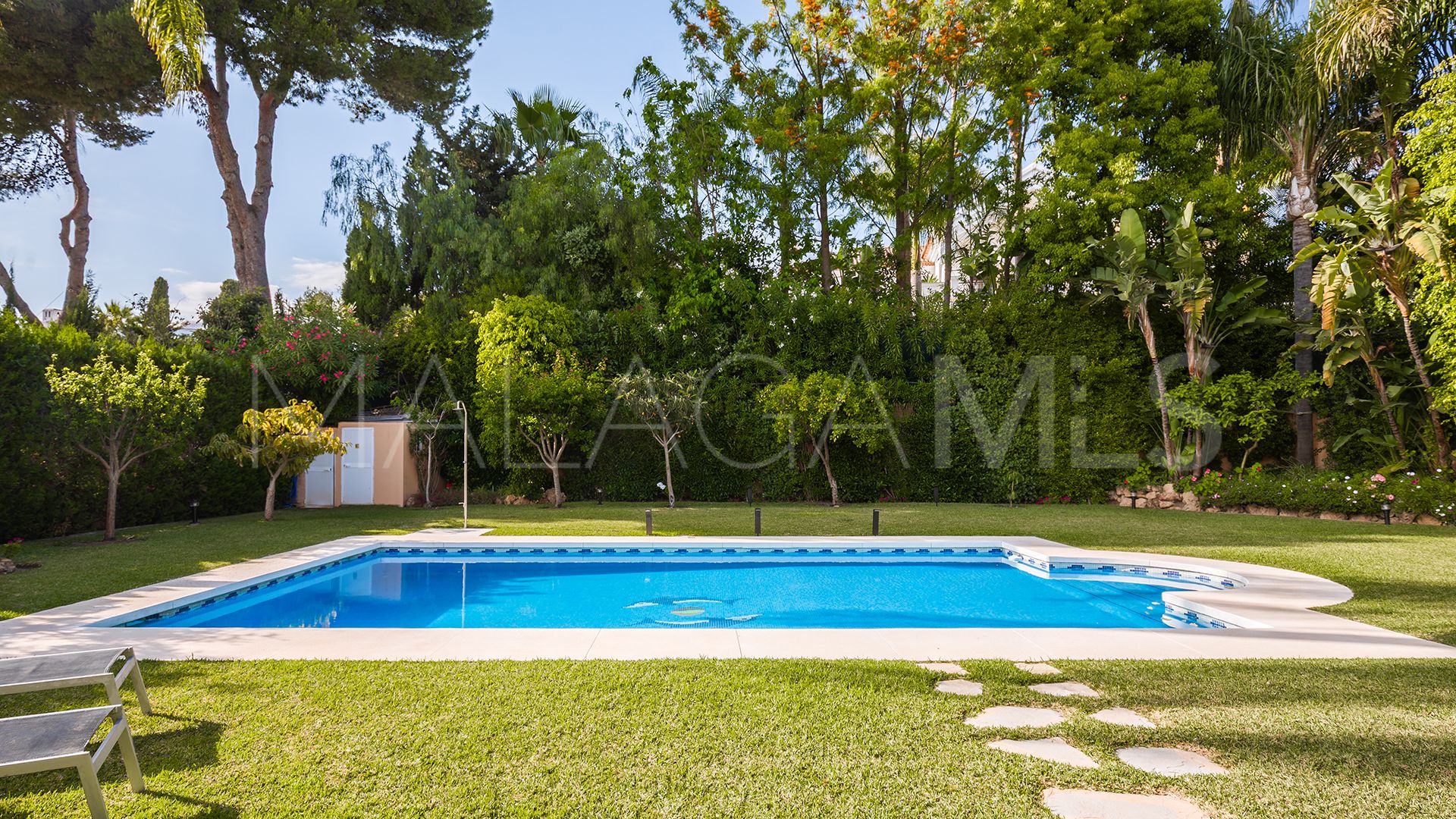 Se vende villa in Atalaya de Rio Verde with 5 bedrooms