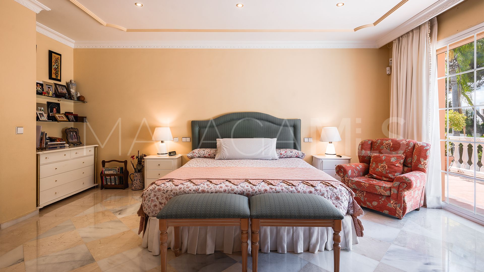 Se vende villa in Atalaya de Rio Verde with 5 bedrooms