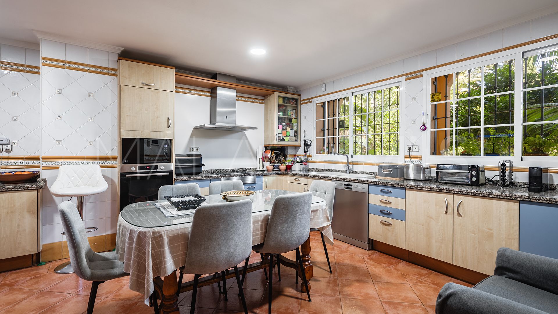 Se vende villa in Atalaya de Rio Verde with 5 bedrooms
