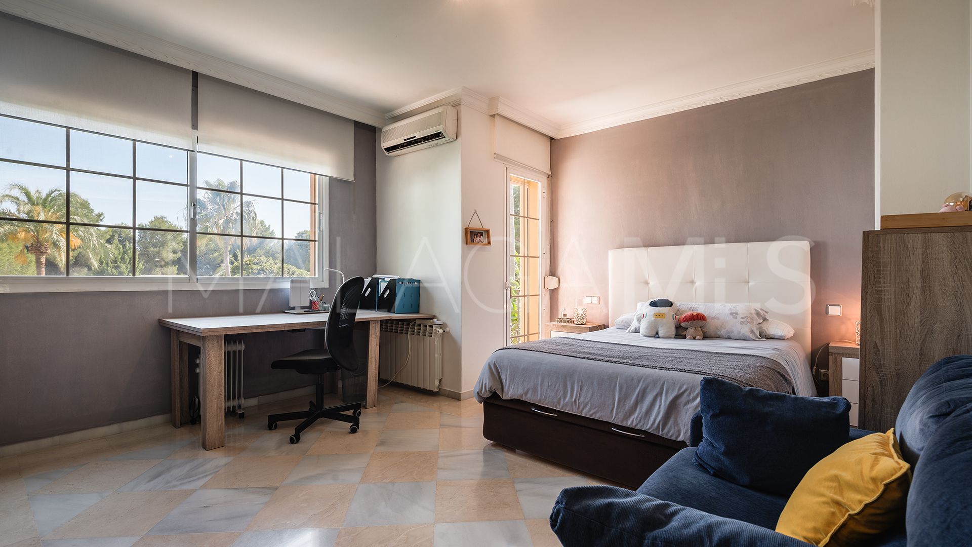 Se vende villa in Atalaya de Rio Verde with 5 bedrooms