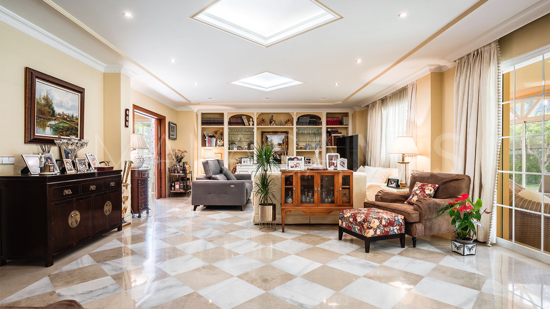 Se vende villa in Atalaya de Rio Verde with 5 bedrooms
