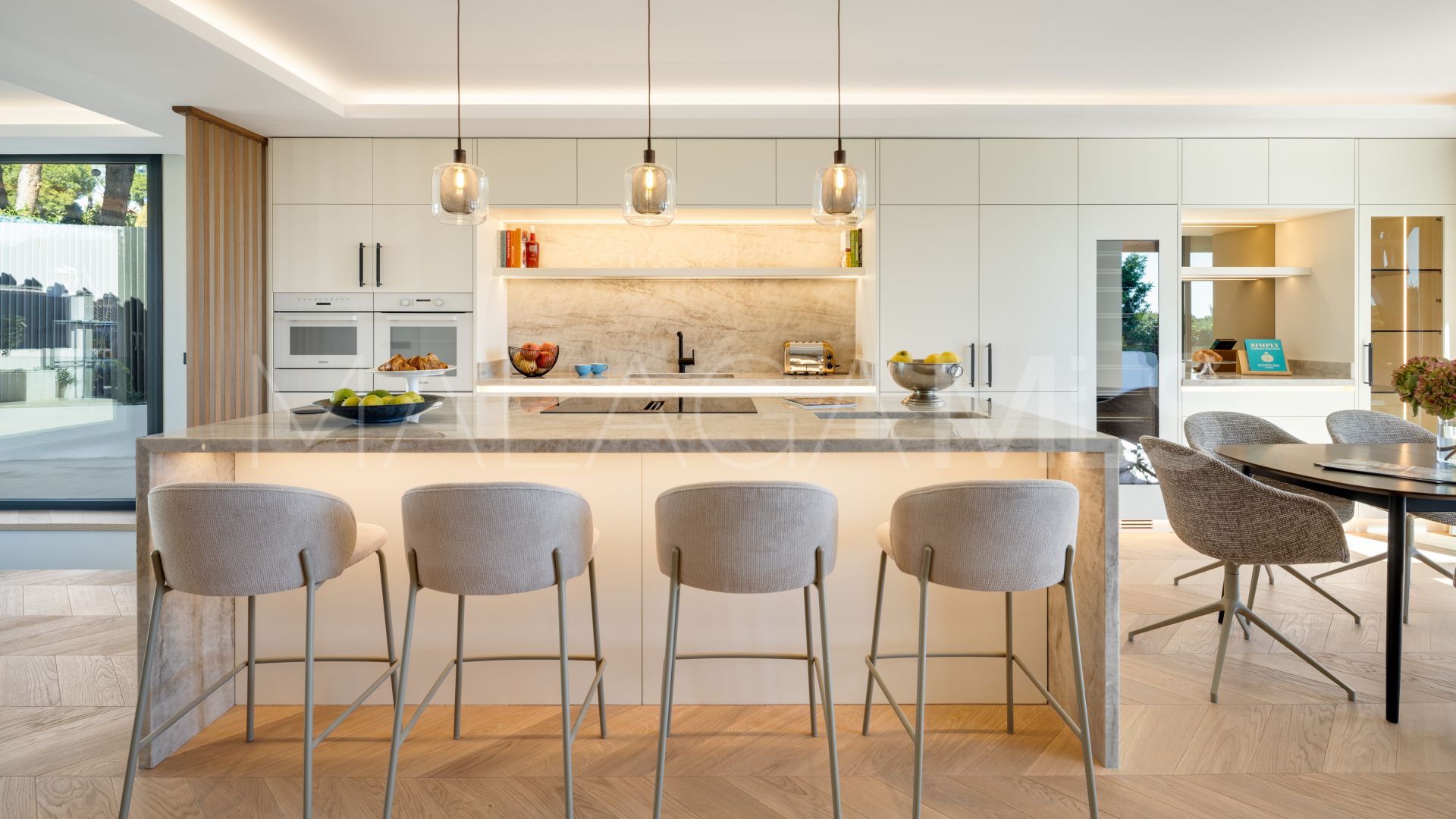 Buy villa in Cumbres de Elviria