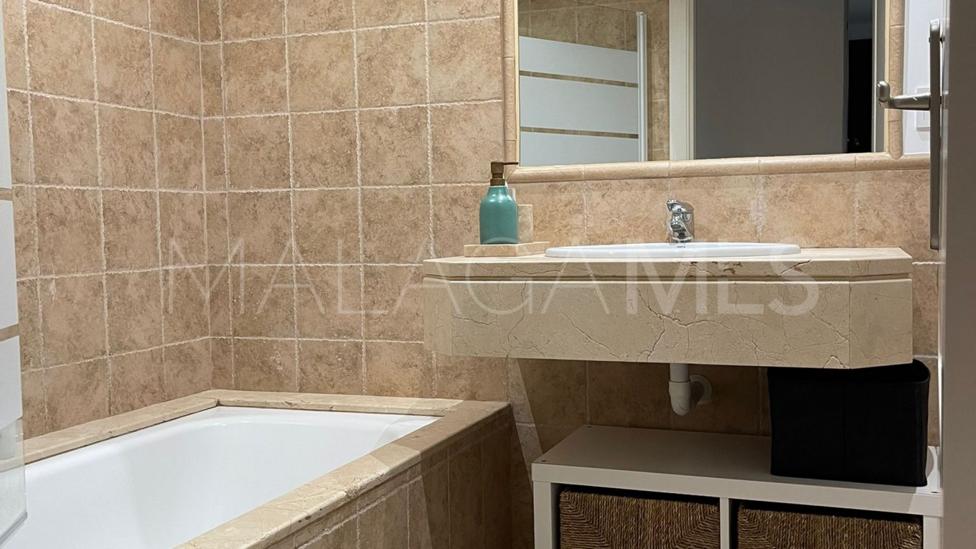 Markplanslägenhet for sale in Benatalaya