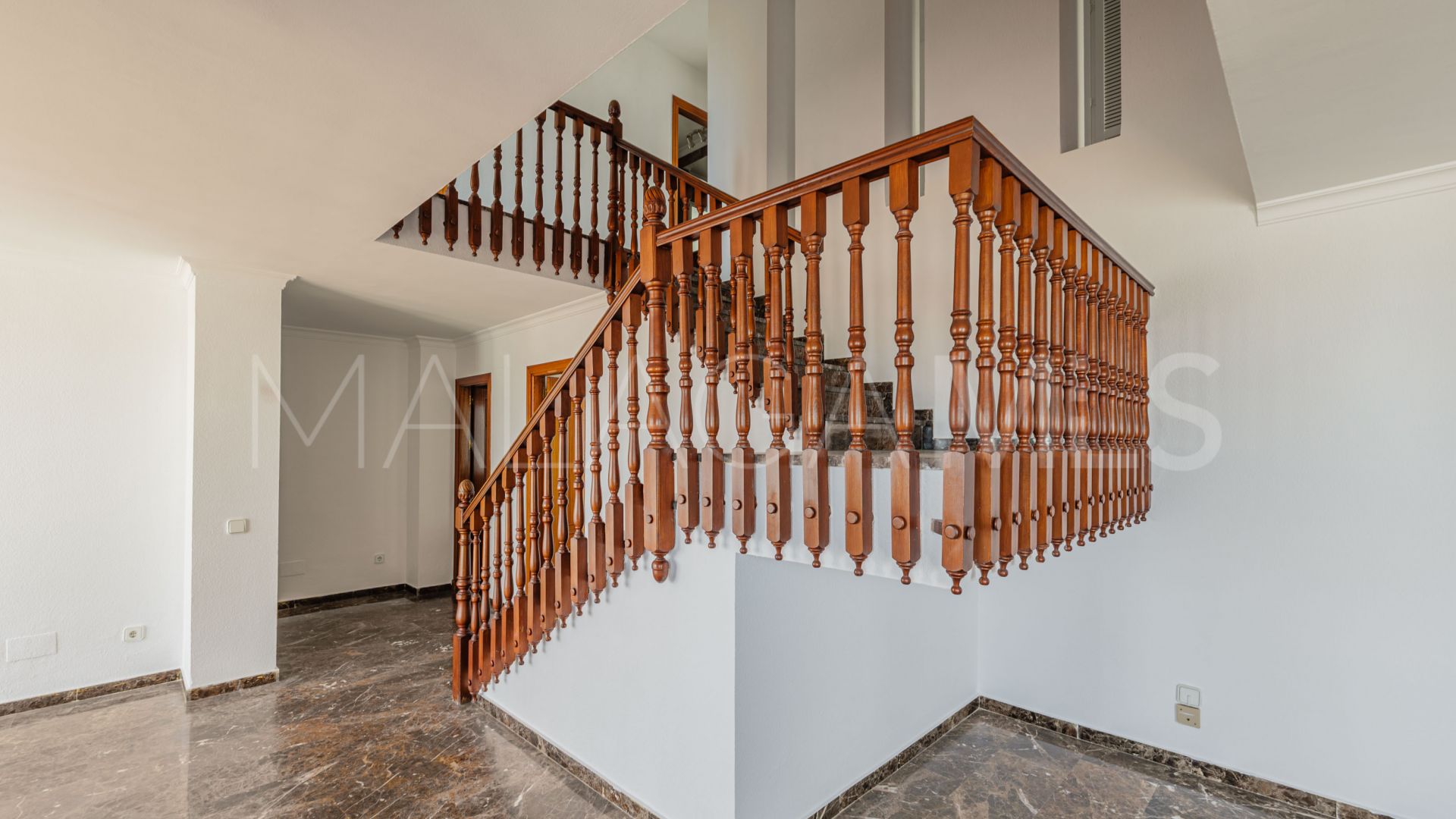 For sale 4 bedrooms duplex penthouse in Cerrado Calderón - El Morlaco