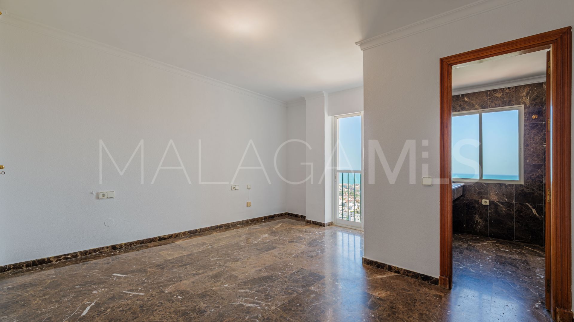 For sale 4 bedrooms duplex penthouse in Cerrado Calderón - El Morlaco