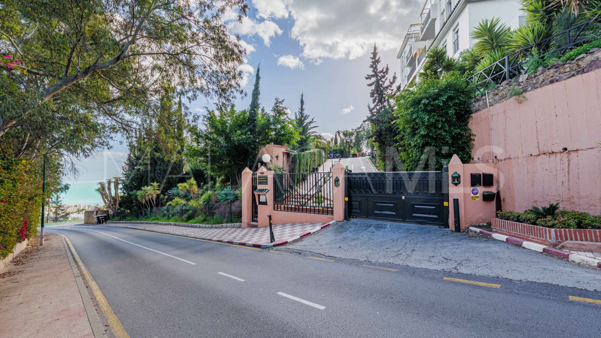 For sale 4 bedrooms duplex penthouse in Cerrado Calderón - El Morlaco