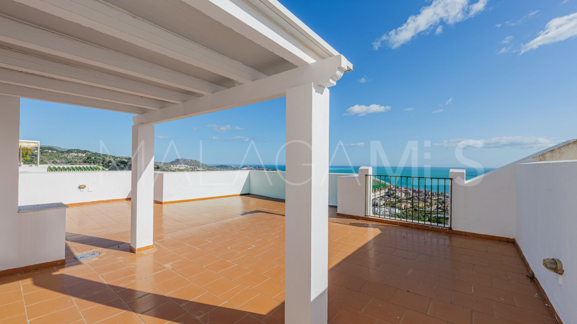 For sale 4 bedrooms duplex penthouse in Cerrado Calderón - El Morlaco