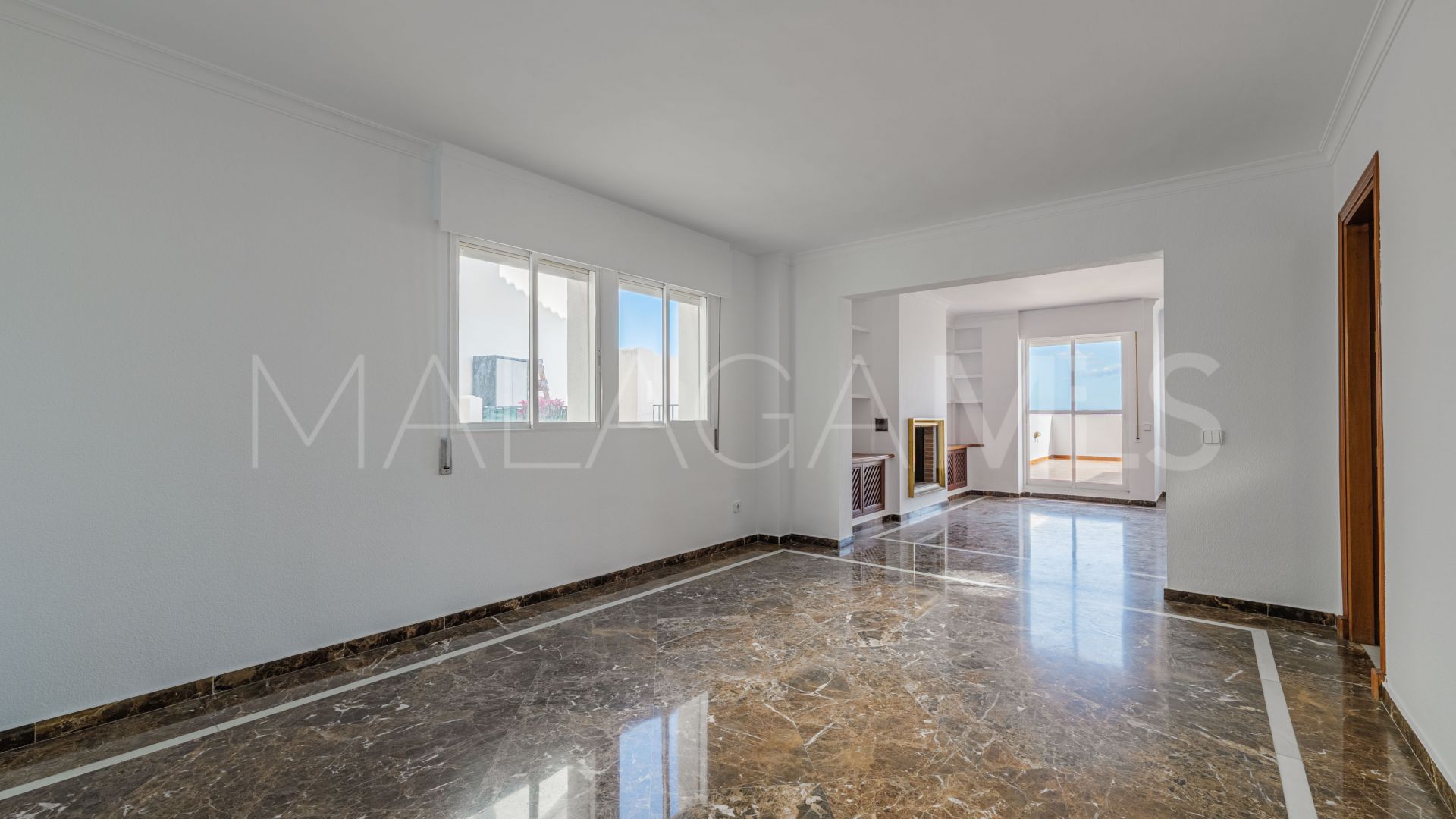 For sale 4 bedrooms duplex penthouse in Cerrado Calderón - El Morlaco