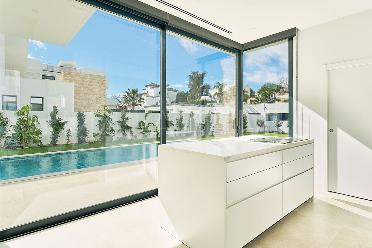 Buy 4 bedrooms villa in Monte Biarritz