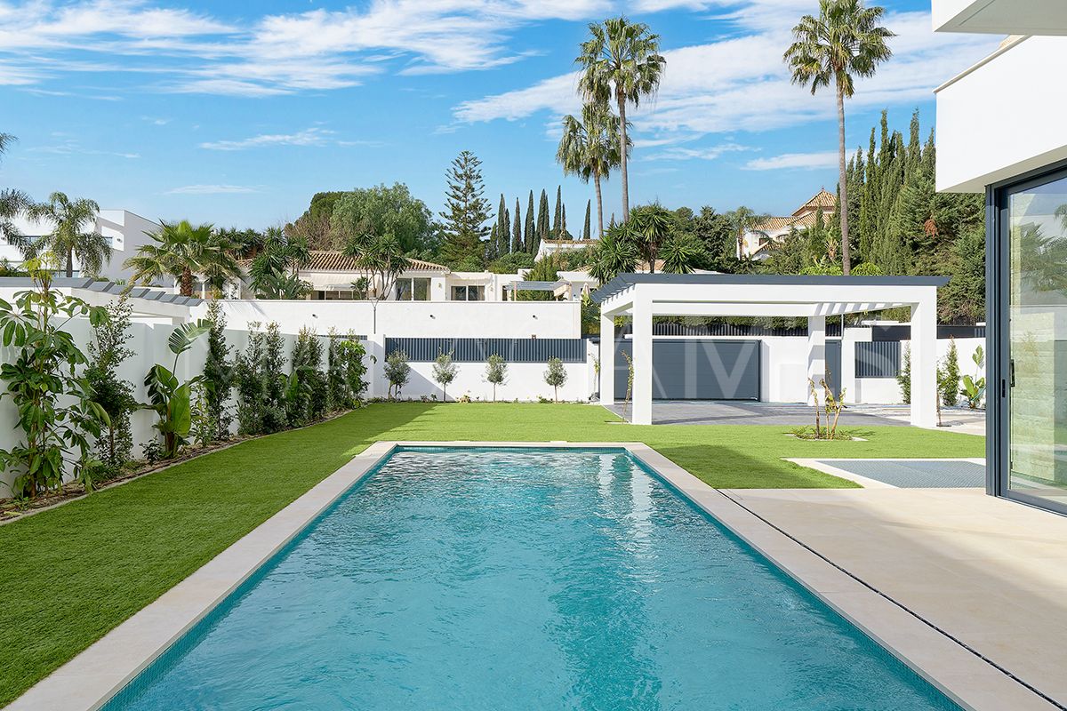 Buy 4 bedrooms villa in Monte Biarritz