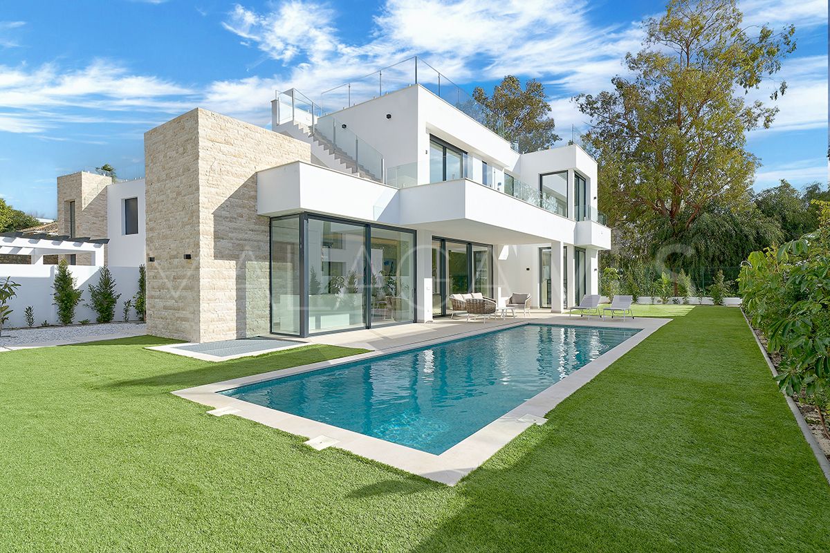 Buy 4 bedrooms villa in Monte Biarritz