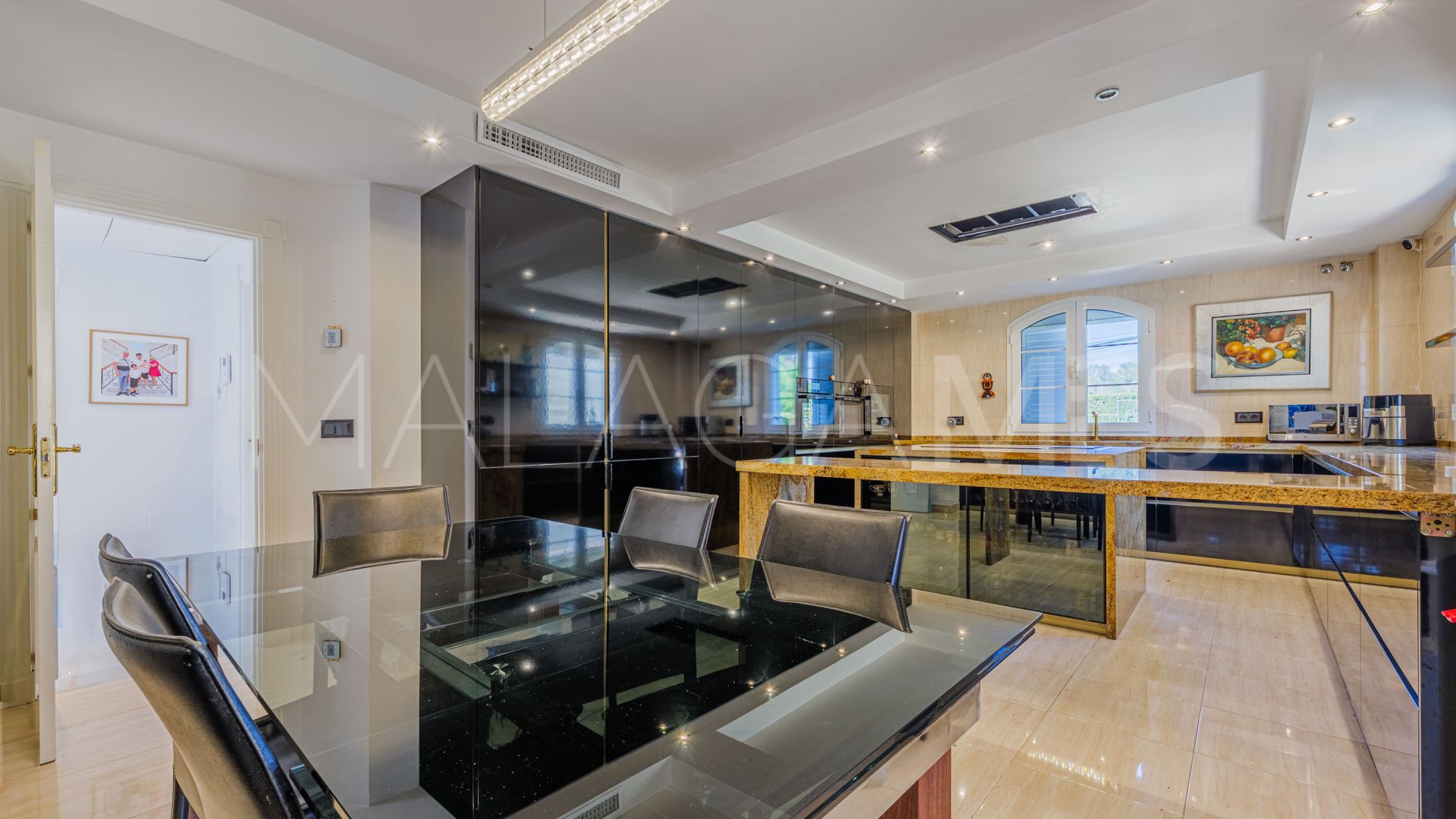 Villa for sale in Malaga - Puerto de la Torre