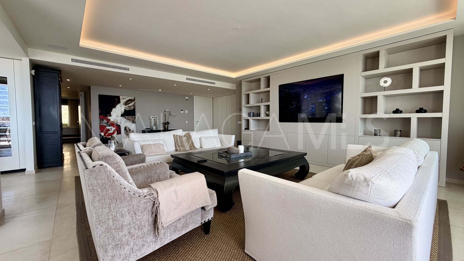 For sale 3 bedrooms ground floor apartment in 9 Lions Residences