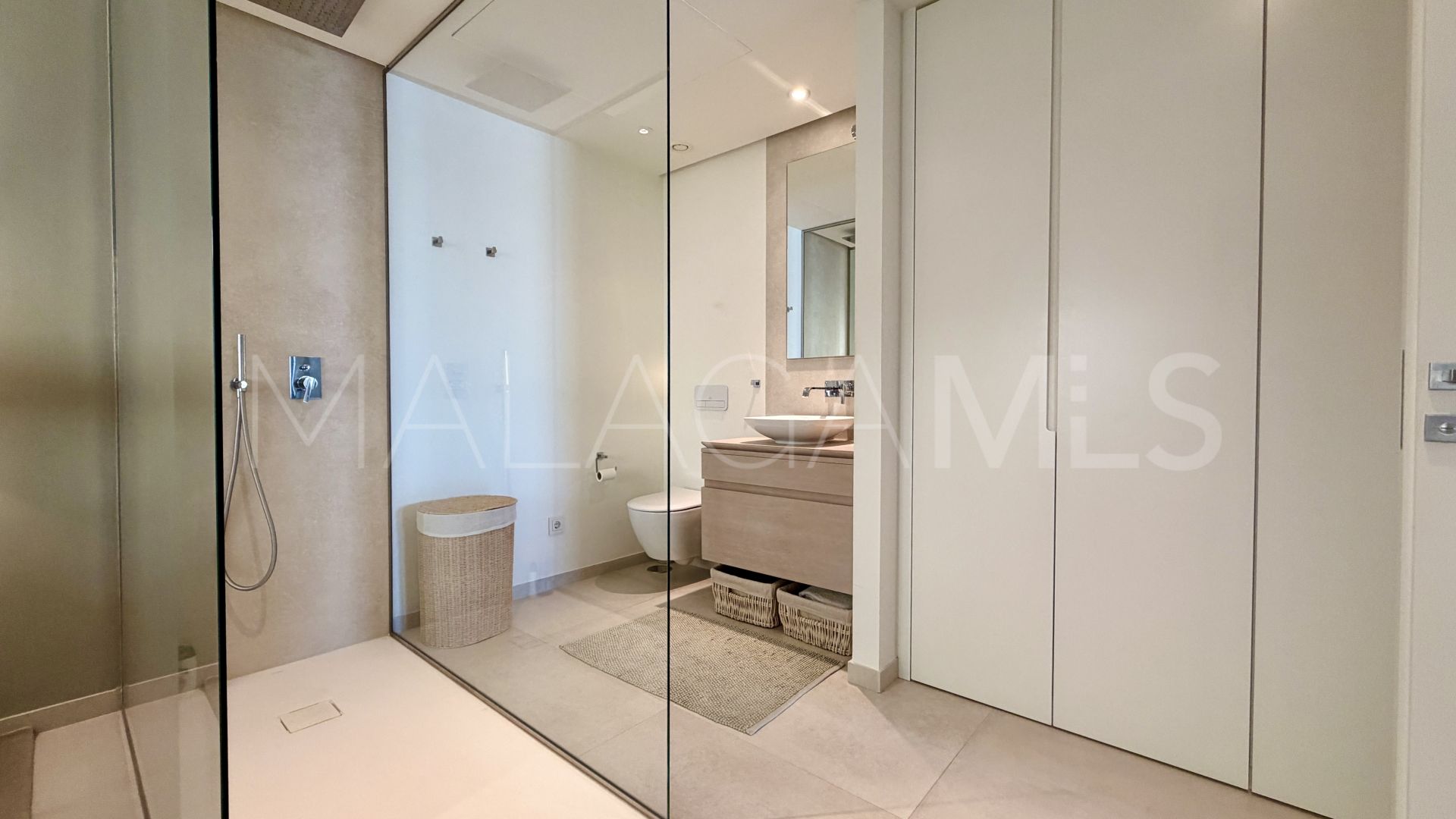 For sale 3 bedrooms ground floor apartment in 9 Lions Residences