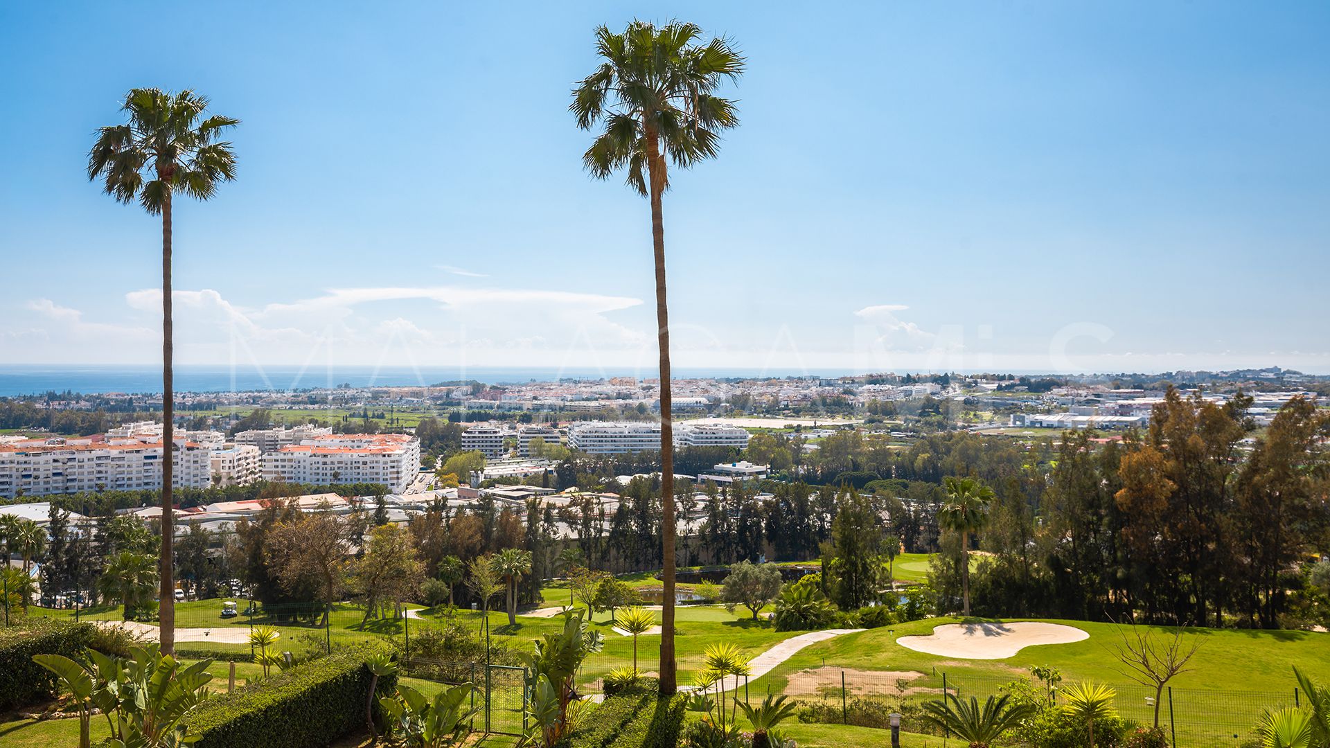 Se vende apartamento in Magna Marbella with 3 bedrooms