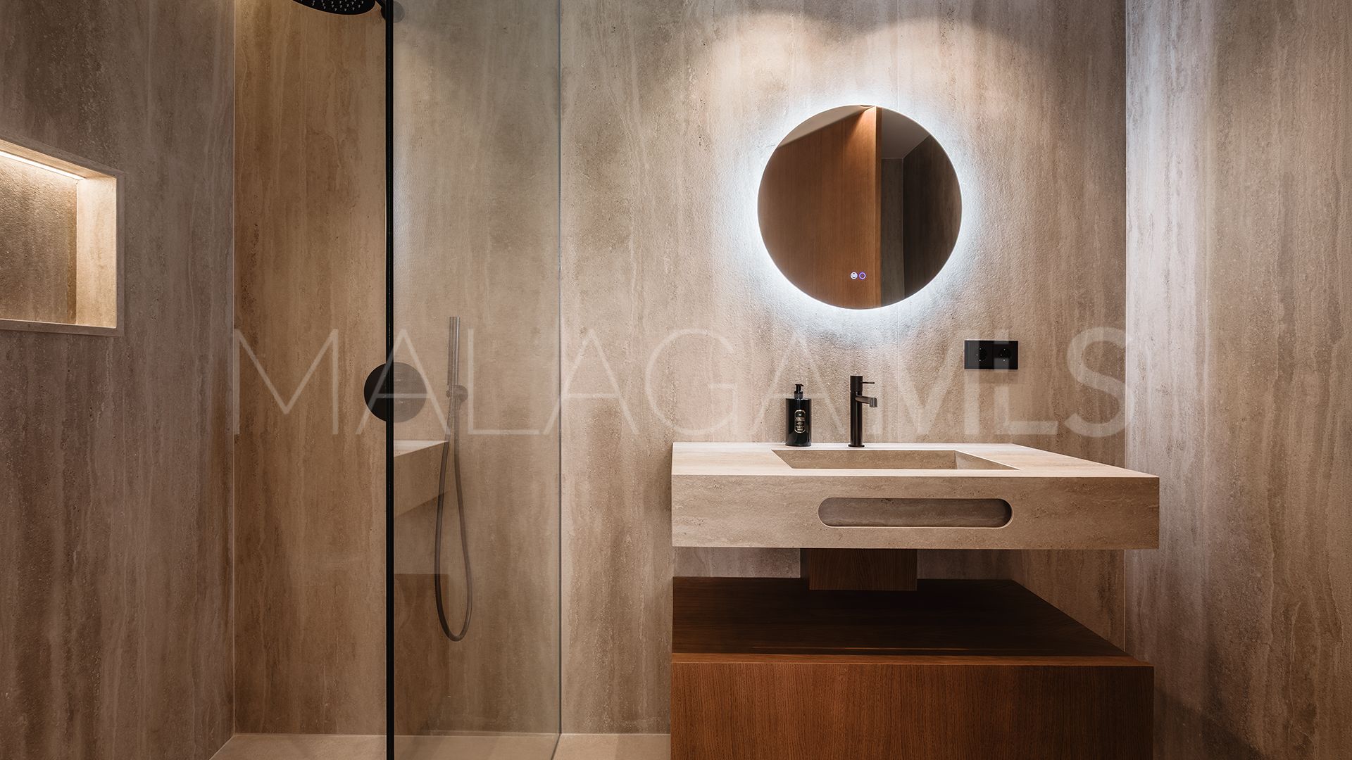 Se vende apartamento in Magna Marbella with 3 bedrooms