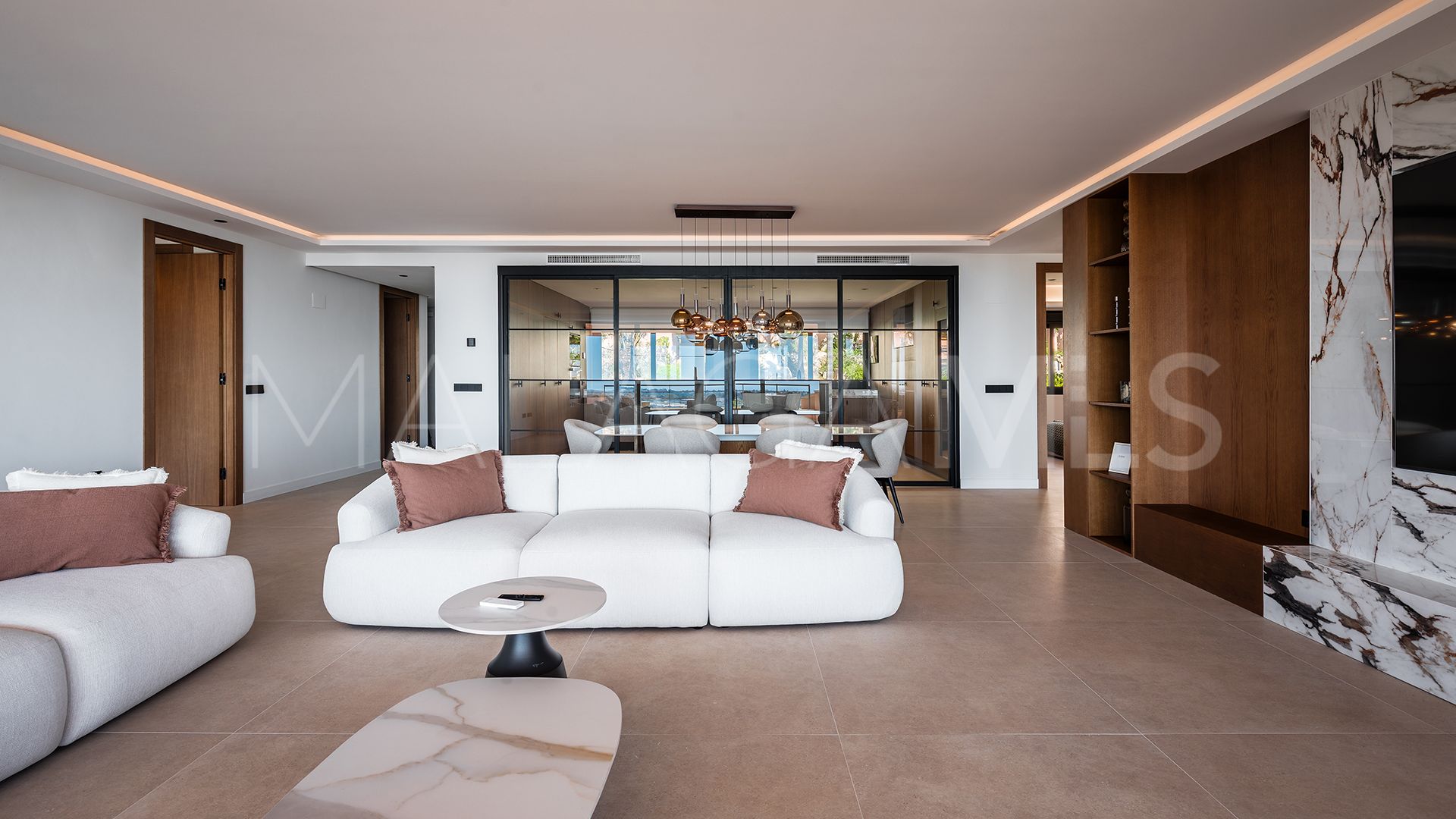 Se vende apartamento in Magna Marbella with 3 bedrooms