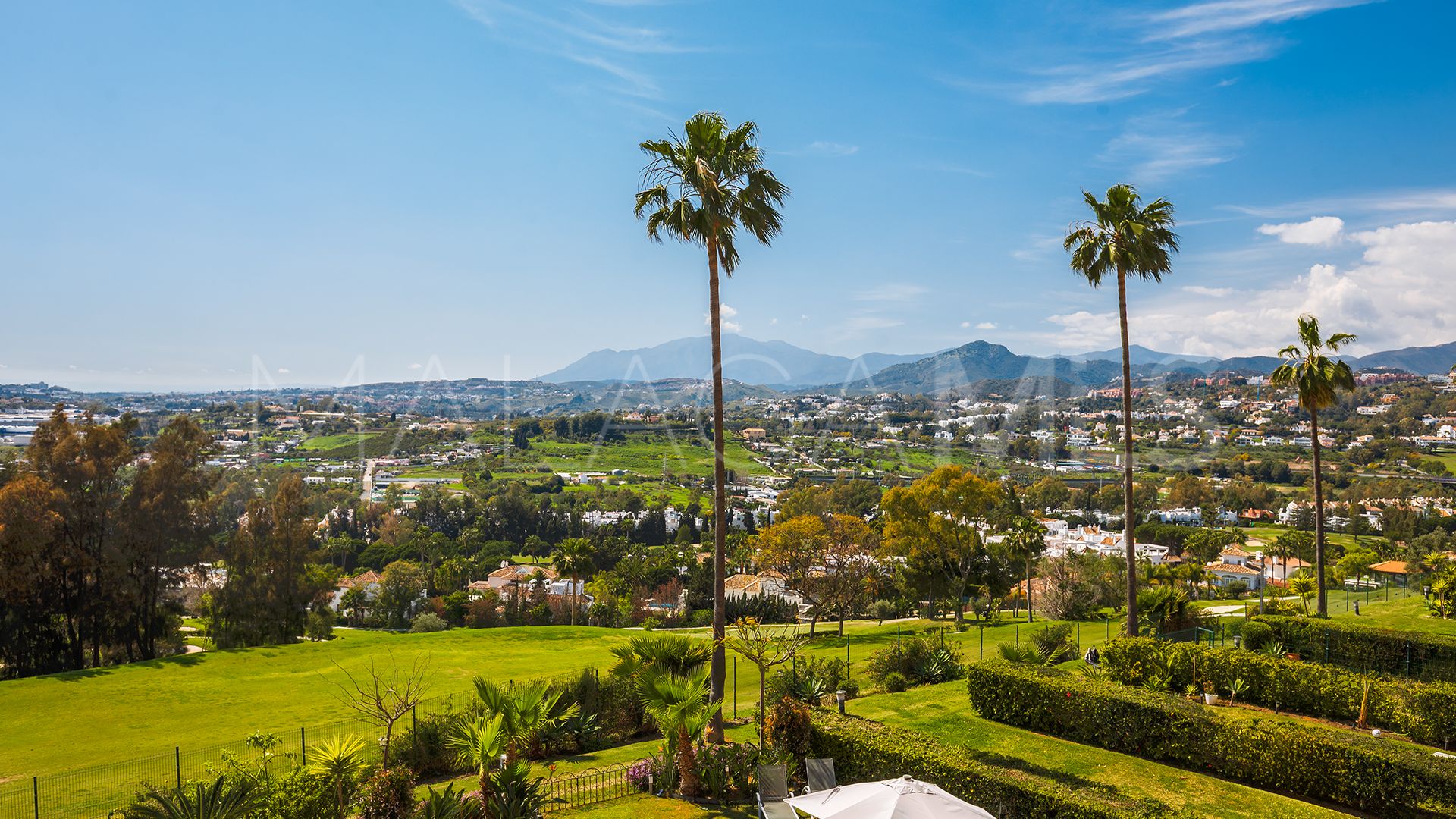 Se vende apartamento in Magna Marbella with 3 bedrooms