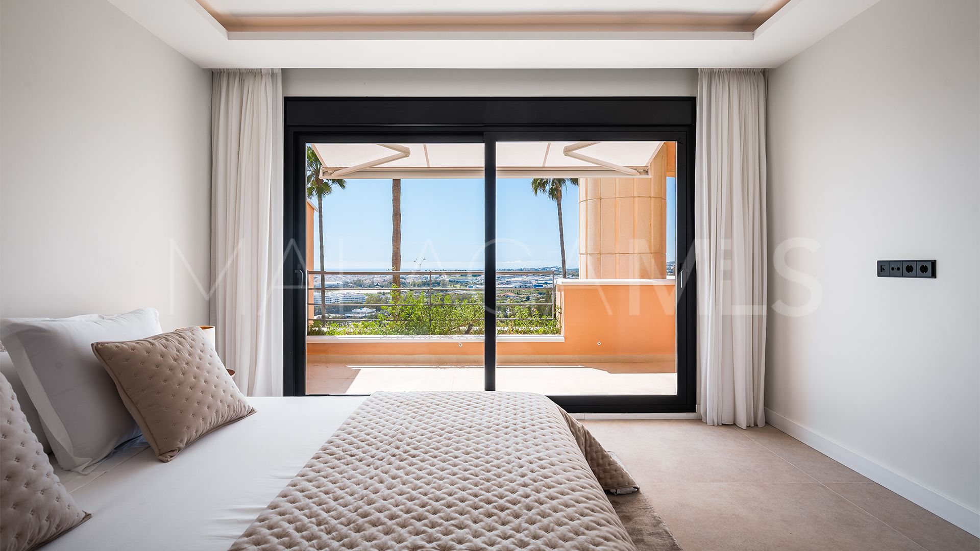 Se vende apartamento in Magna Marbella with 3 bedrooms