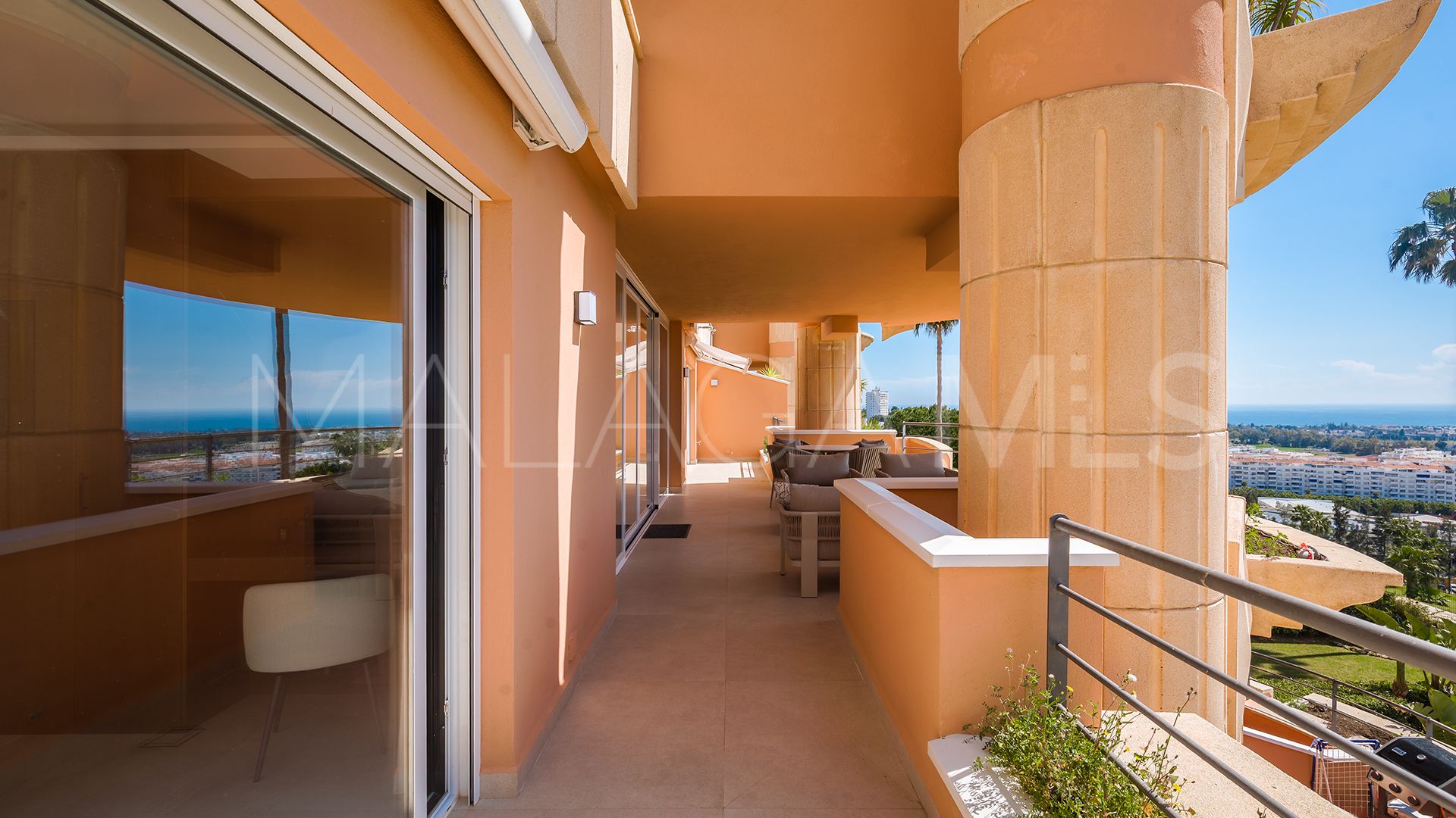 Se vende apartamento in Magna Marbella with 3 bedrooms