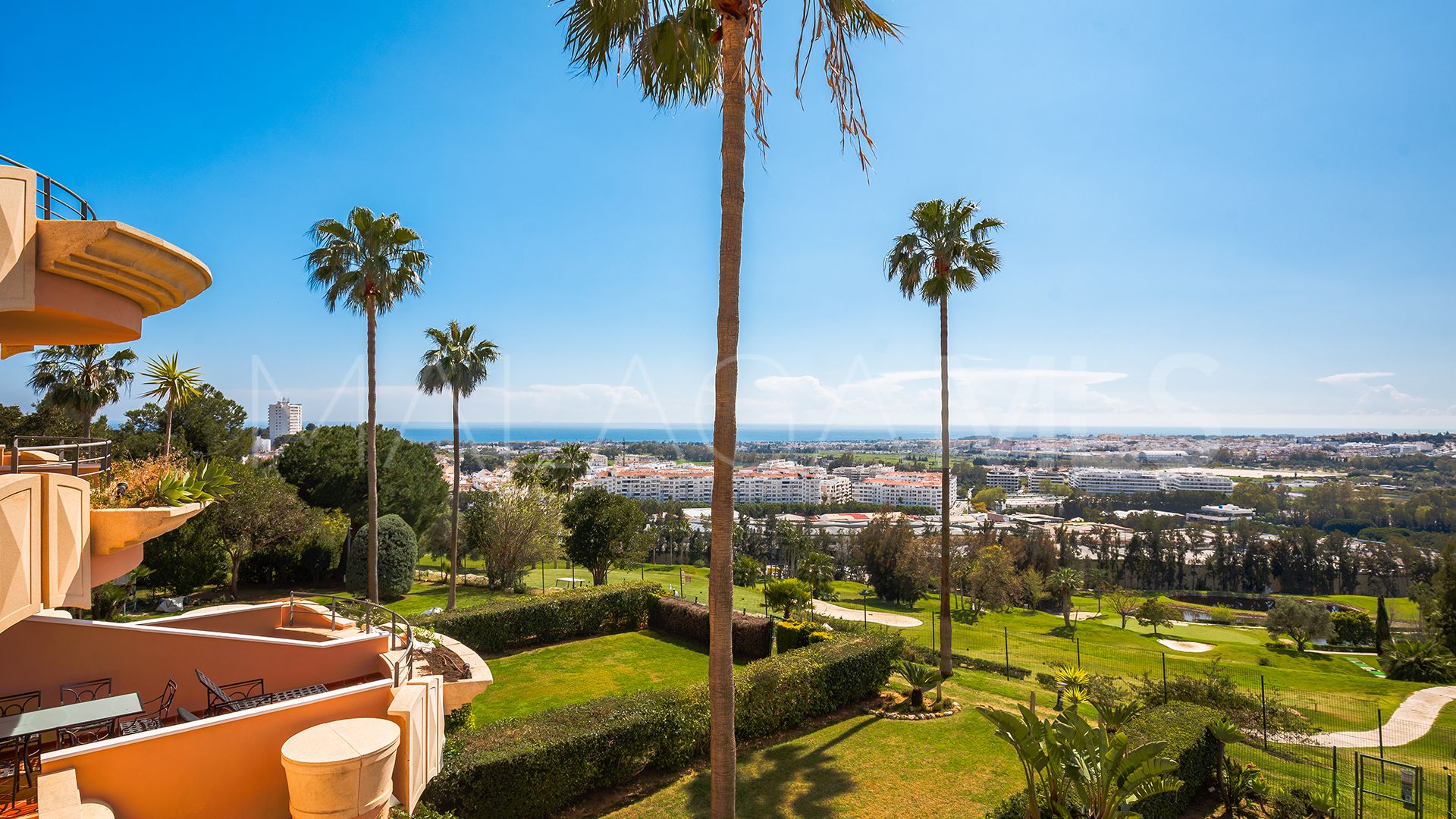Se vende apartamento in Magna Marbella with 3 bedrooms