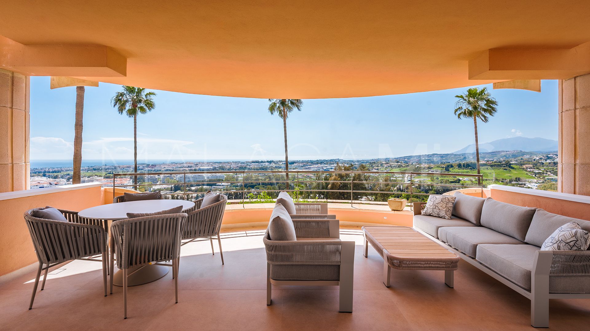 Se vende apartamento in Magna Marbella with 3 bedrooms