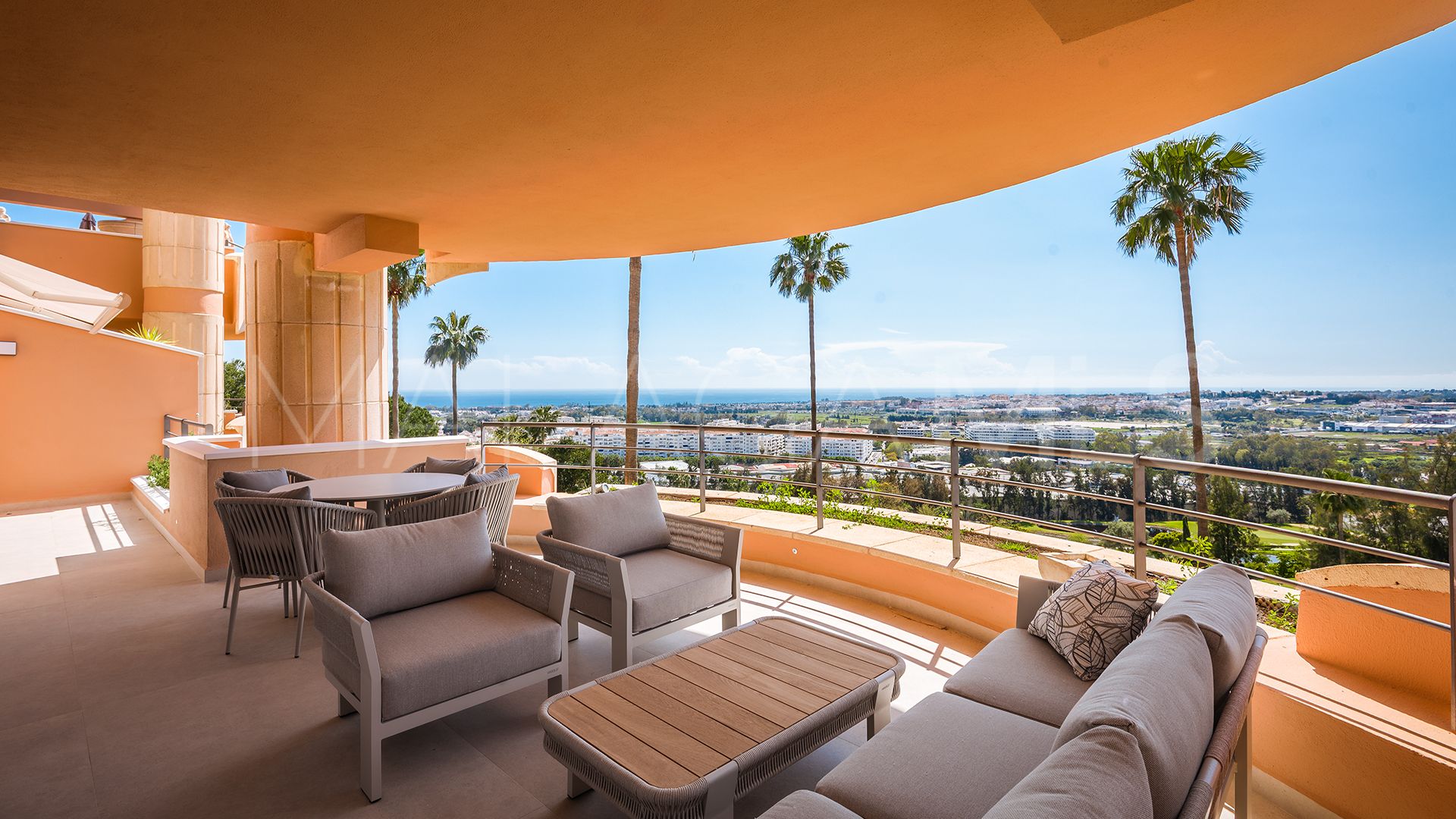 Se vende apartamento in Magna Marbella with 3 bedrooms