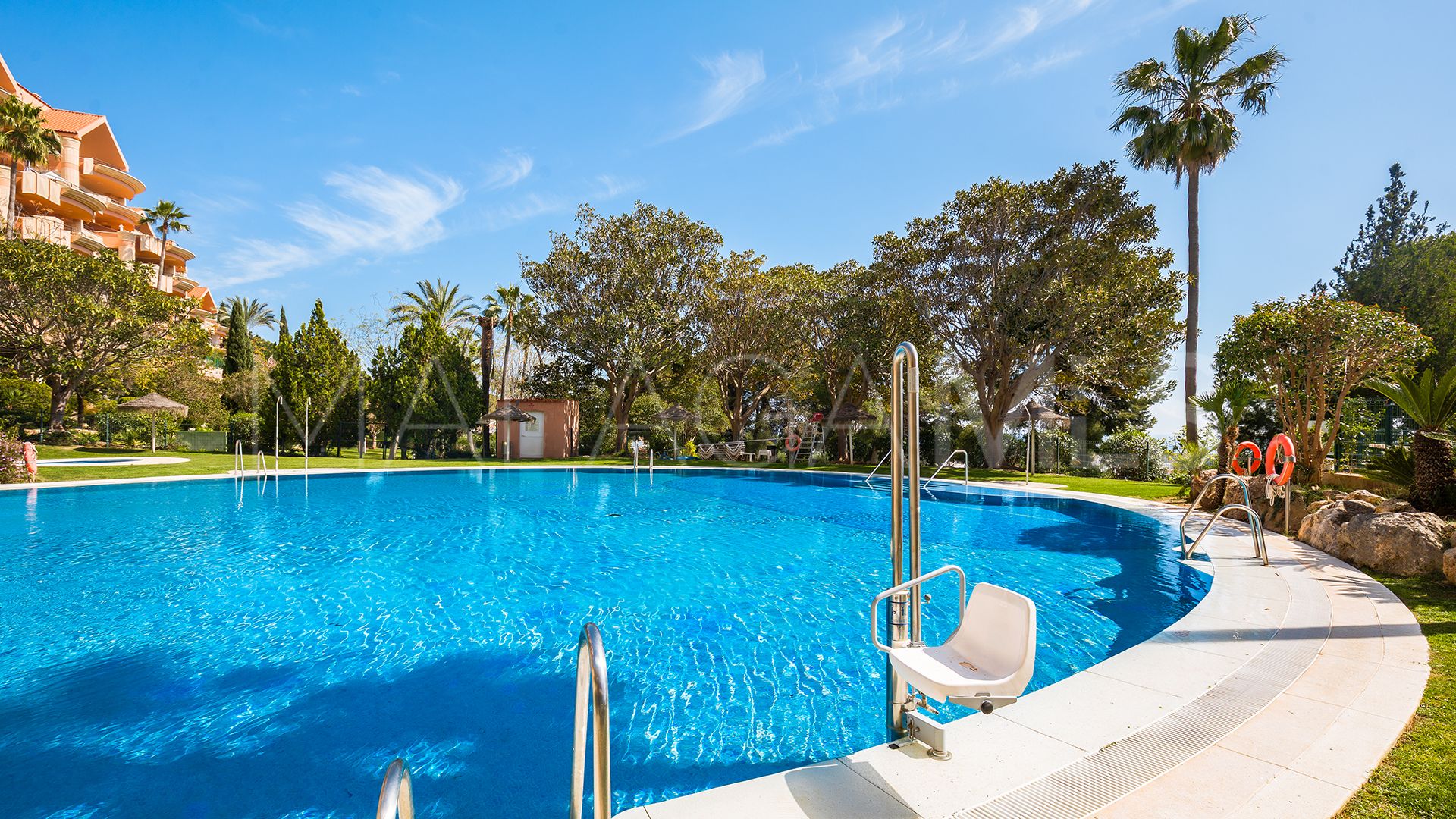 Se vende apartamento in Magna Marbella with 3 bedrooms