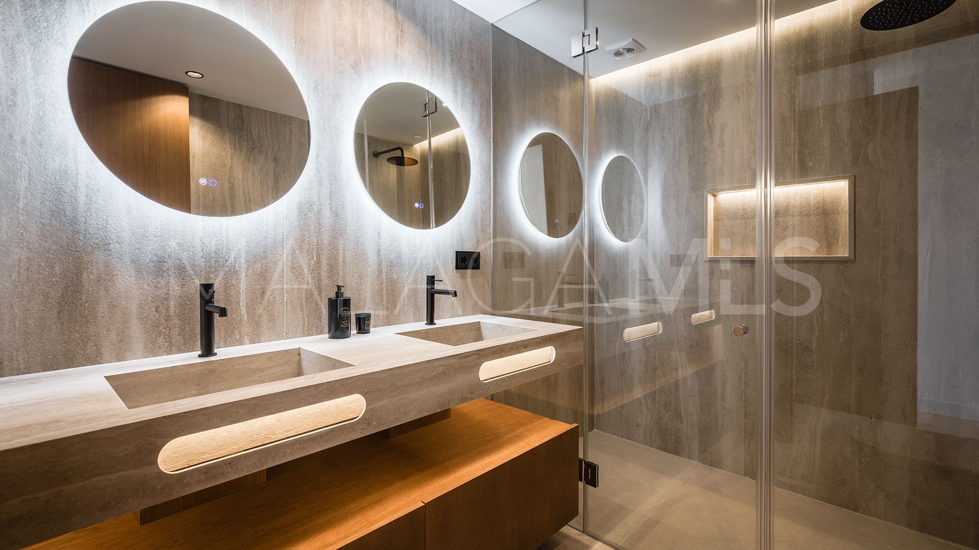 Se vende apartamento in Magna Marbella with 3 bedrooms