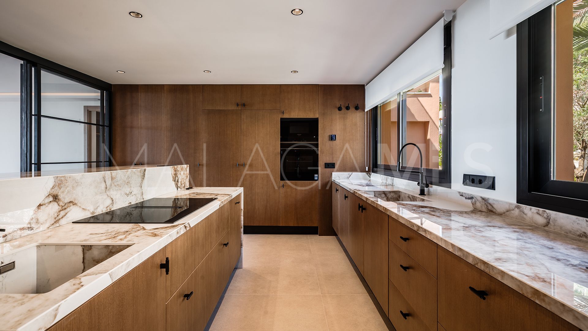 Se vende apartamento in Magna Marbella with 3 bedrooms