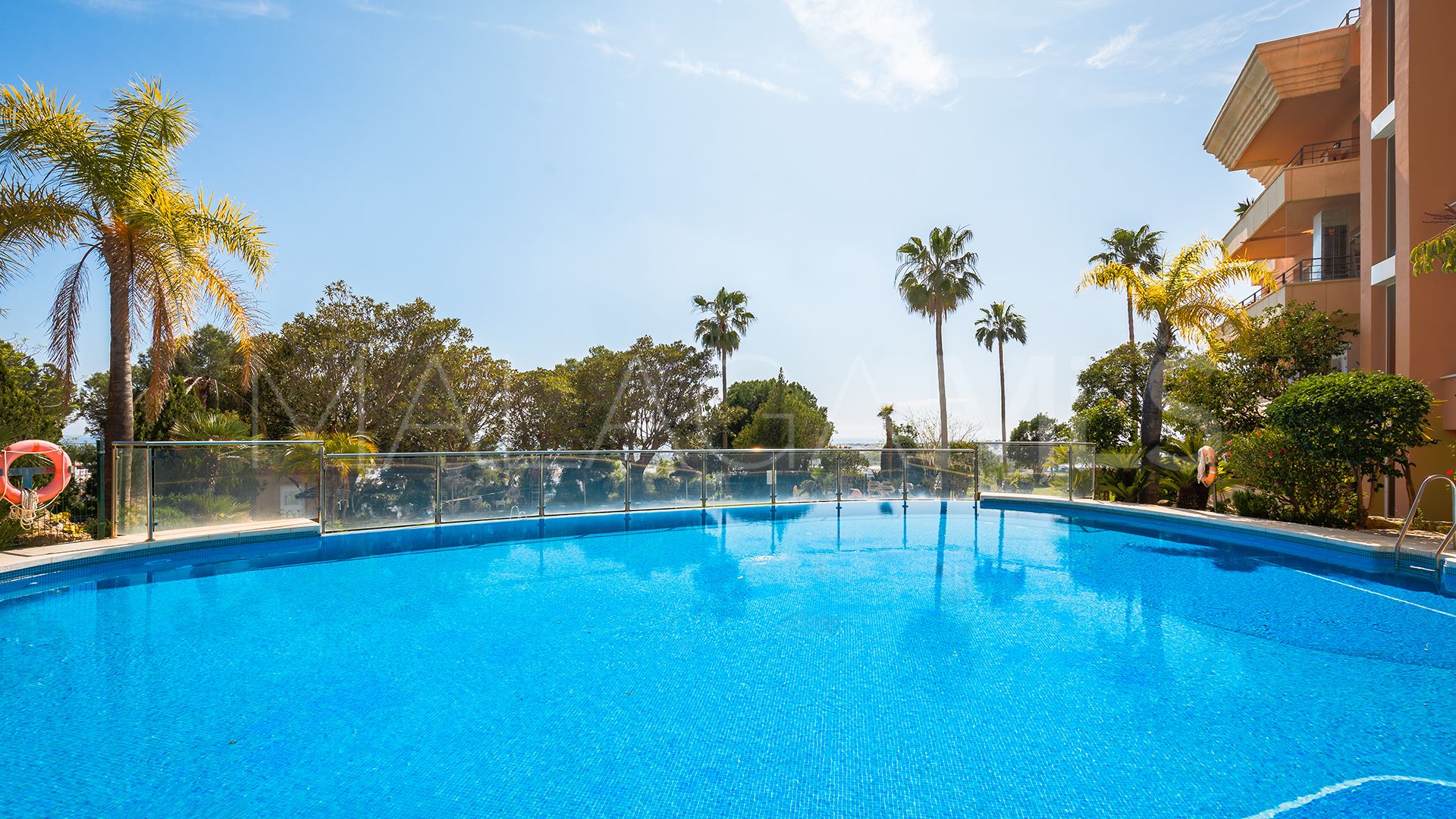 Se vende apartamento in Magna Marbella with 3 bedrooms