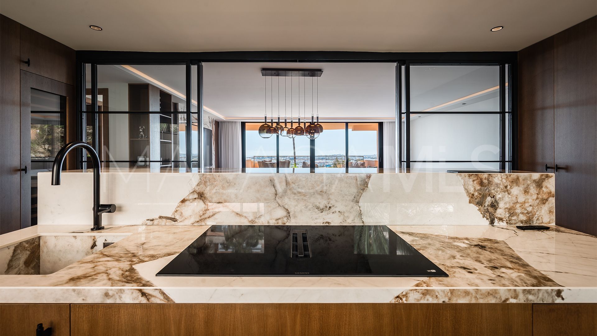 Se vende apartamento in Magna Marbella with 3 bedrooms