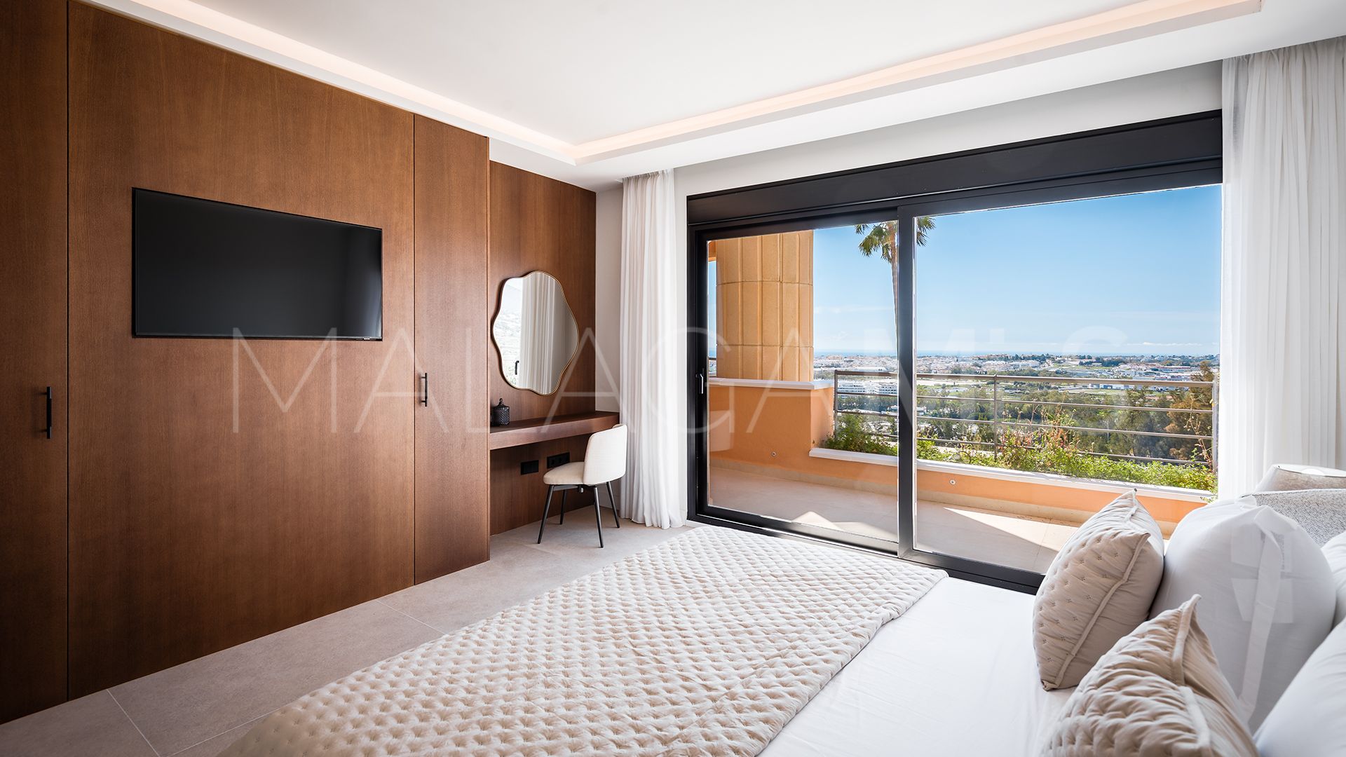 Se vende apartamento in Magna Marbella with 3 bedrooms