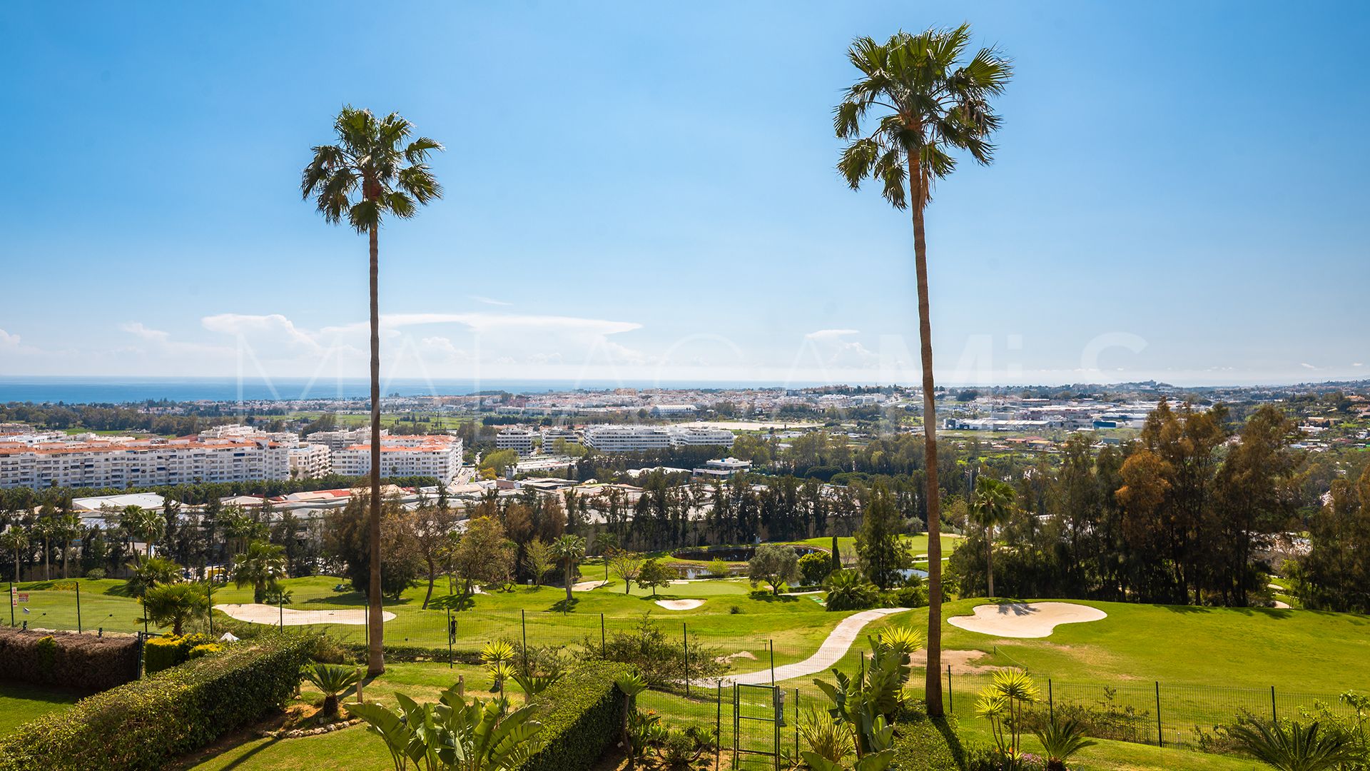 Se vende apartamento in Magna Marbella with 3 bedrooms