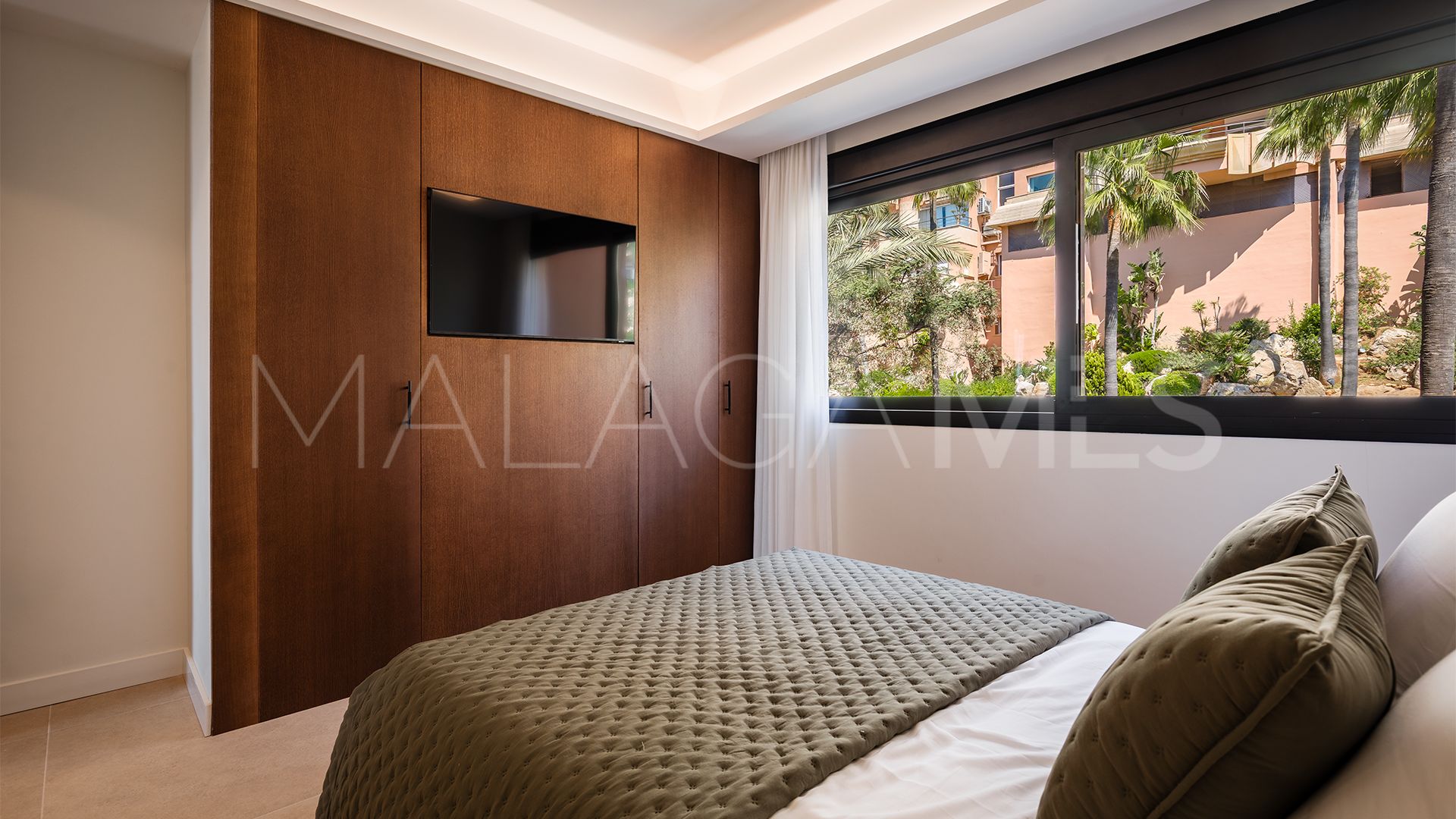 Se vende apartamento in Magna Marbella with 3 bedrooms