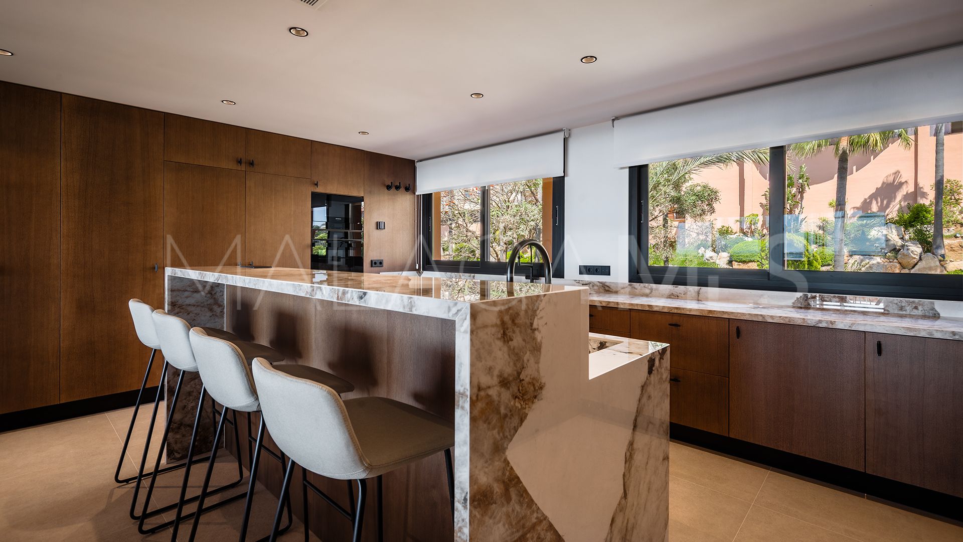 Se vende apartamento in Magna Marbella with 3 bedrooms