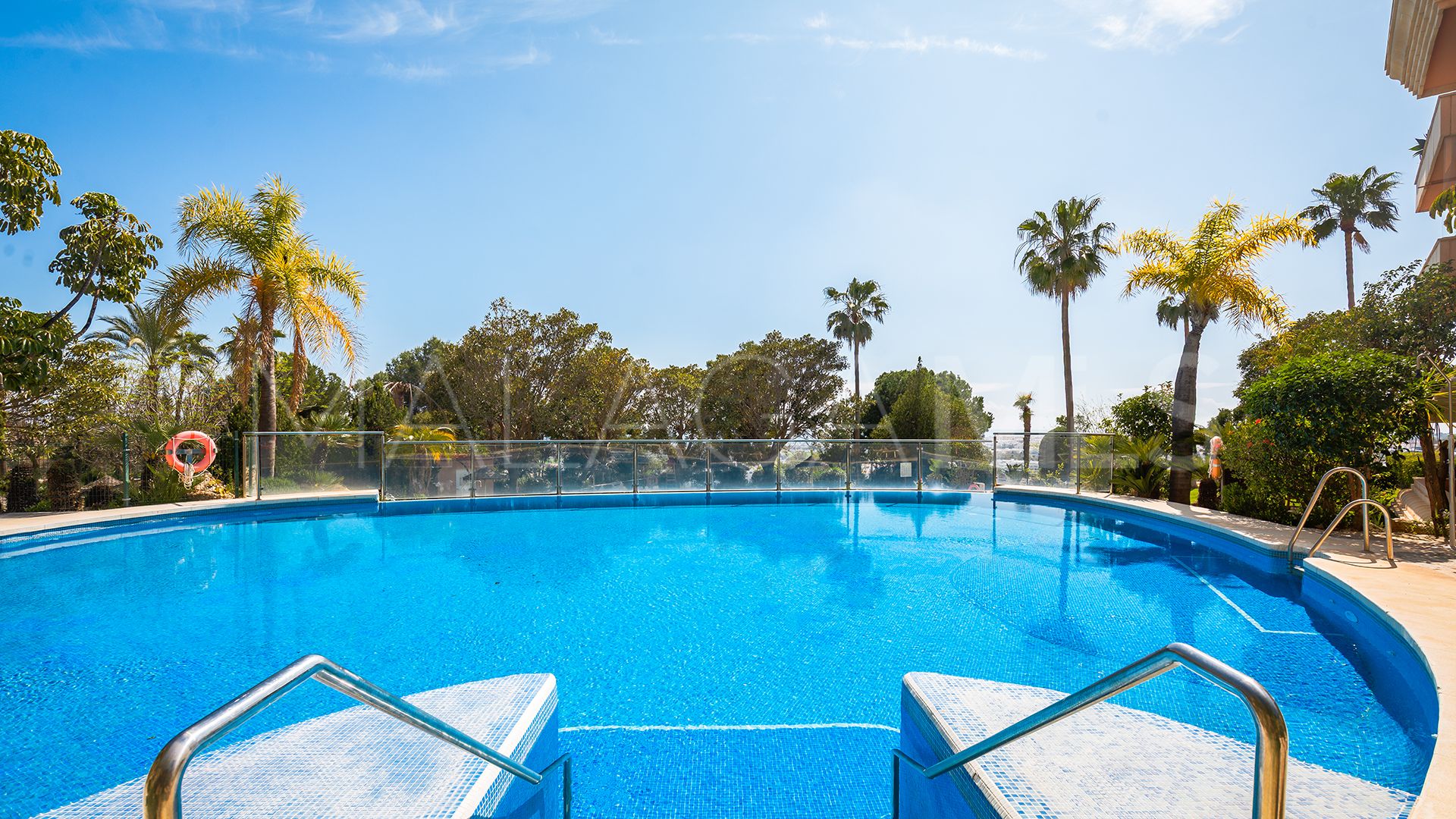 Se vende apartamento in Magna Marbella with 3 bedrooms