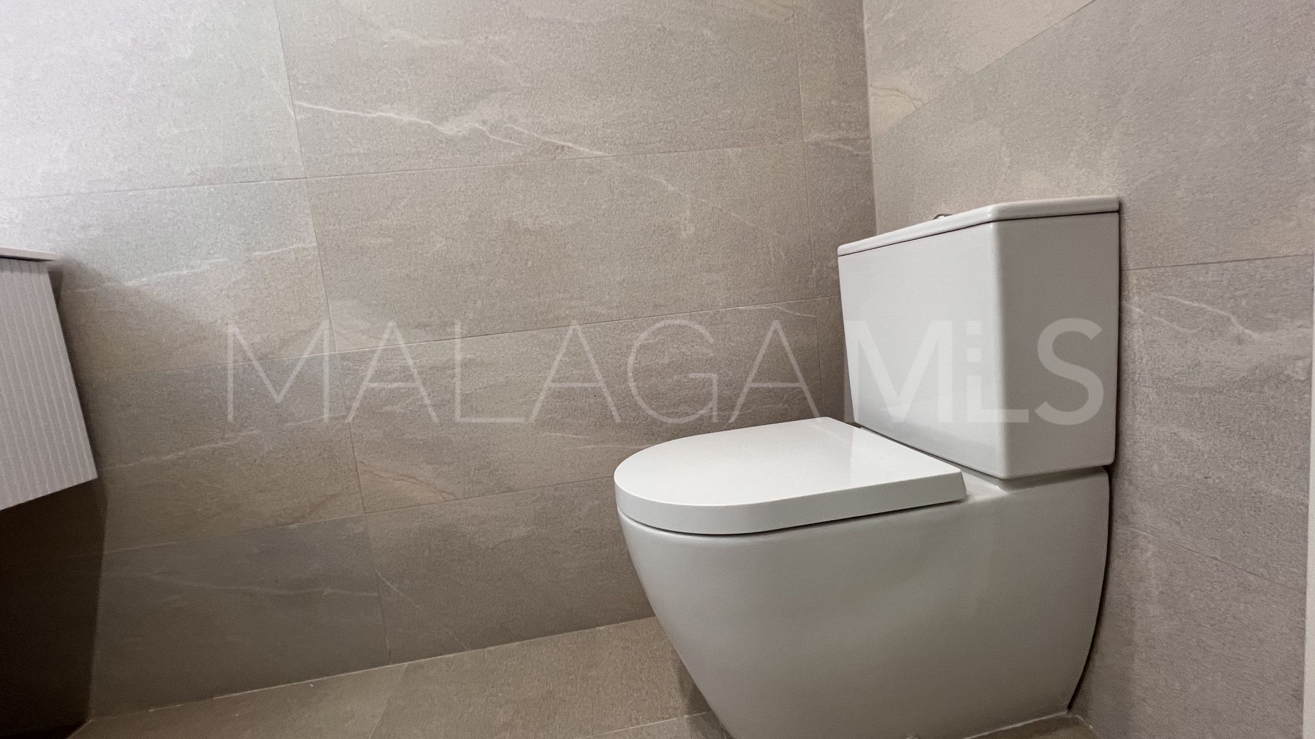 Buy ground floor apartment with 3 bedrooms in El Limonar