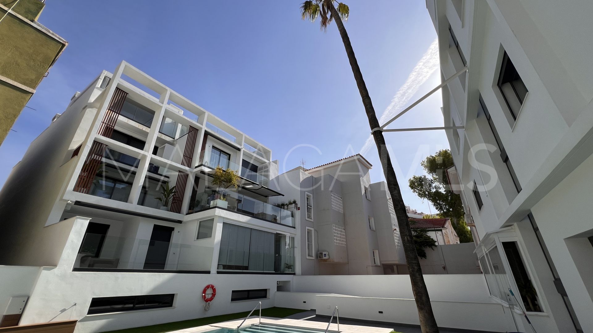 Buy ground floor apartment with 3 bedrooms in El Limonar