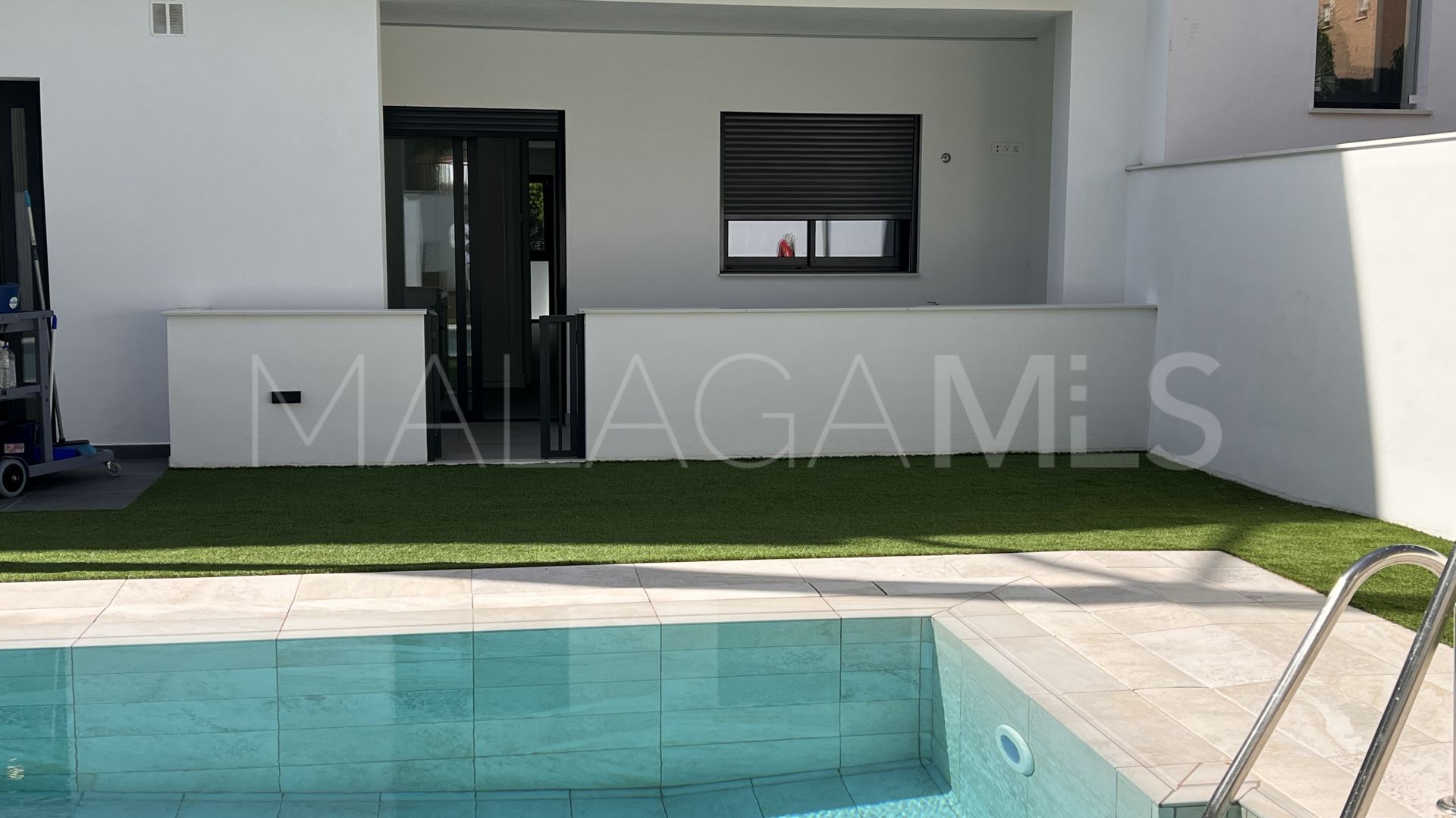 Buy ground floor apartment with 3 bedrooms in El Limonar