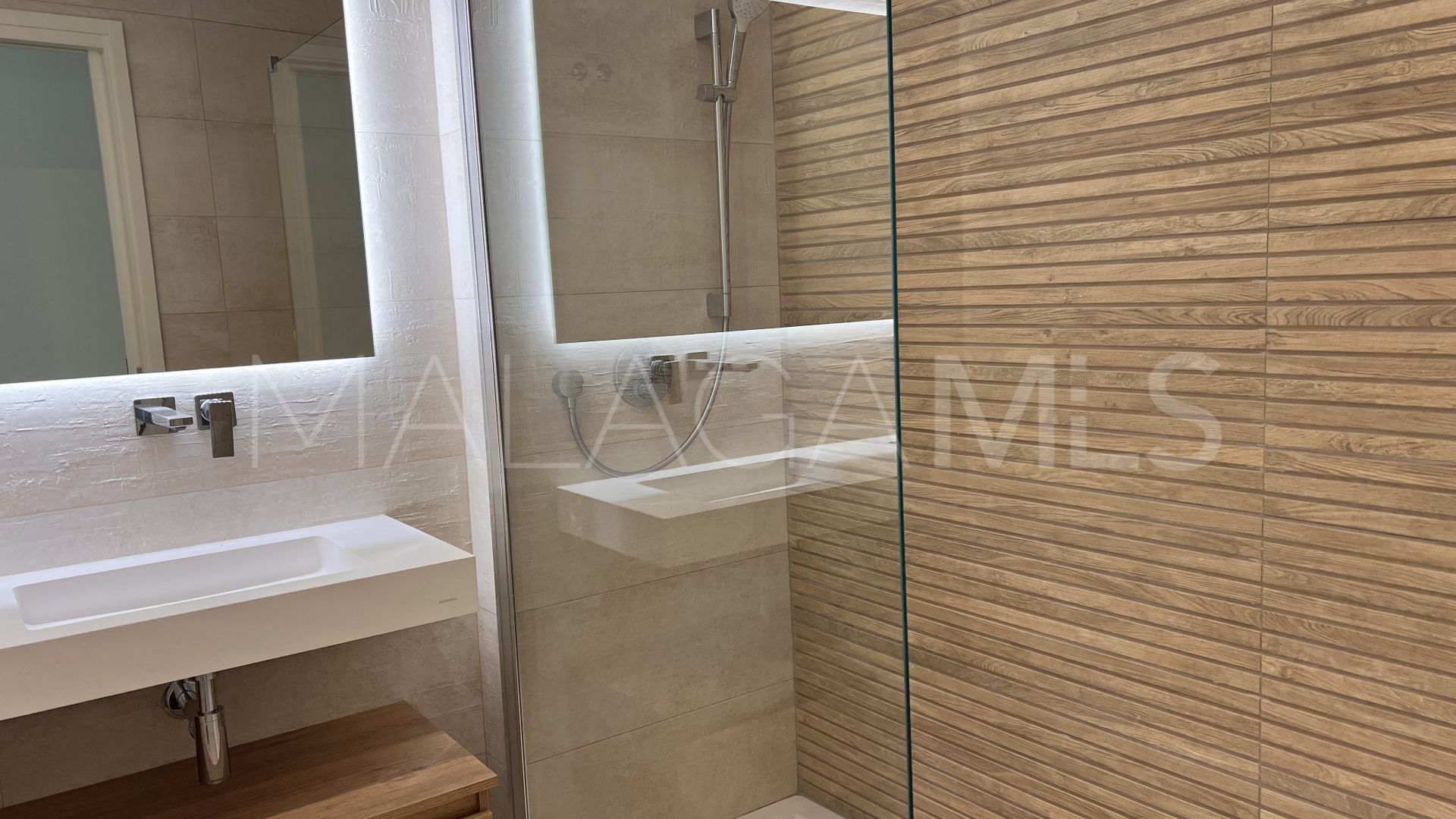Buy ground floor apartment with 3 bedrooms in El Limonar