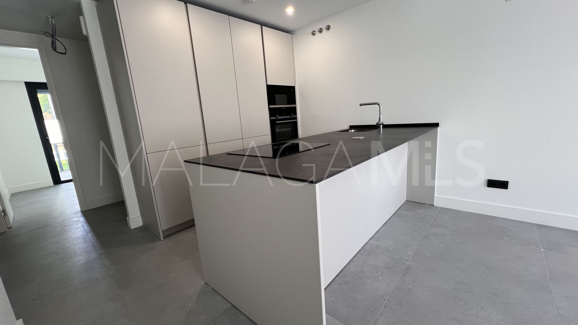 Buy ground floor apartment with 3 bedrooms in El Limonar