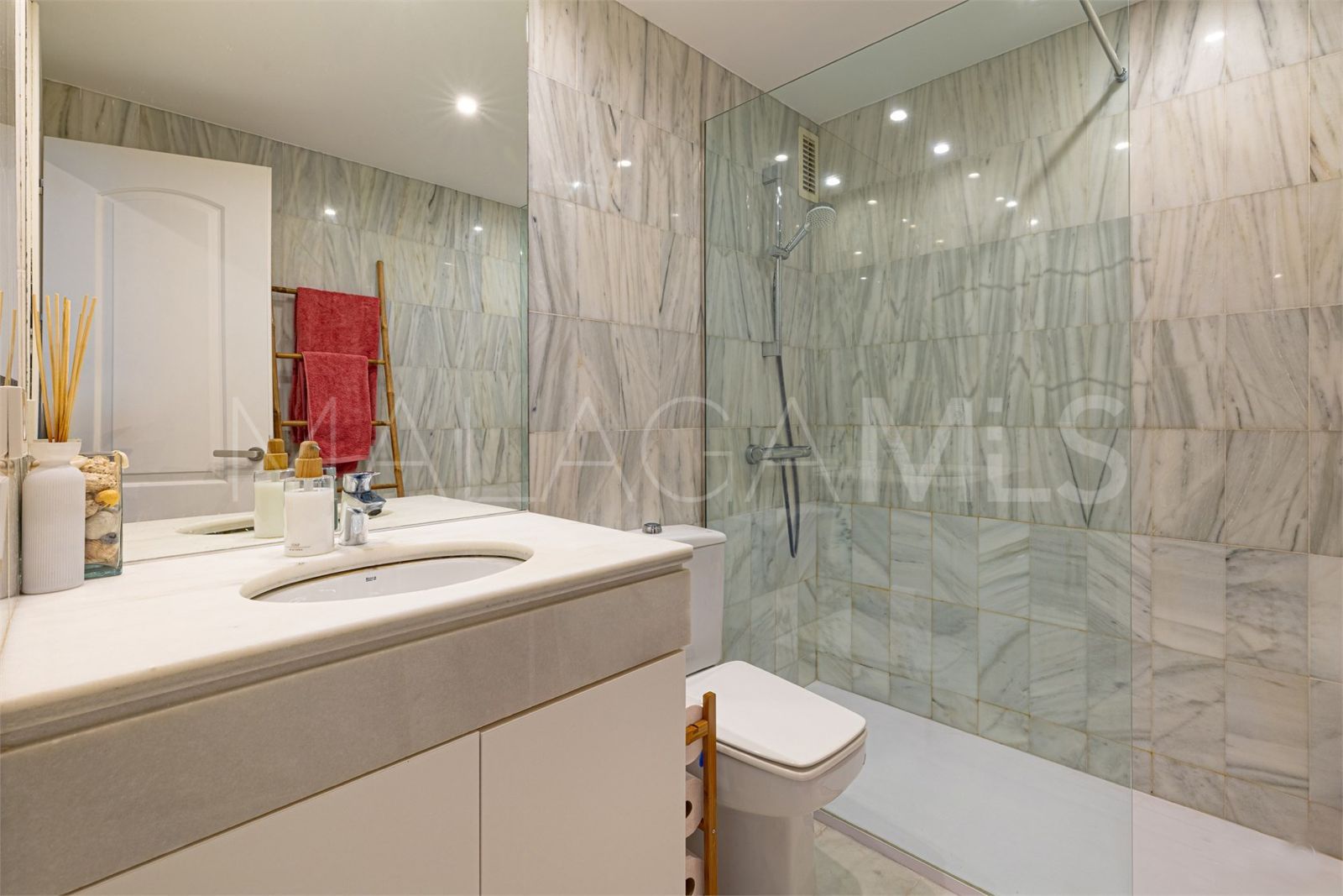 2 bedrooms ground floor apartment for sale in Alcazaba Beach