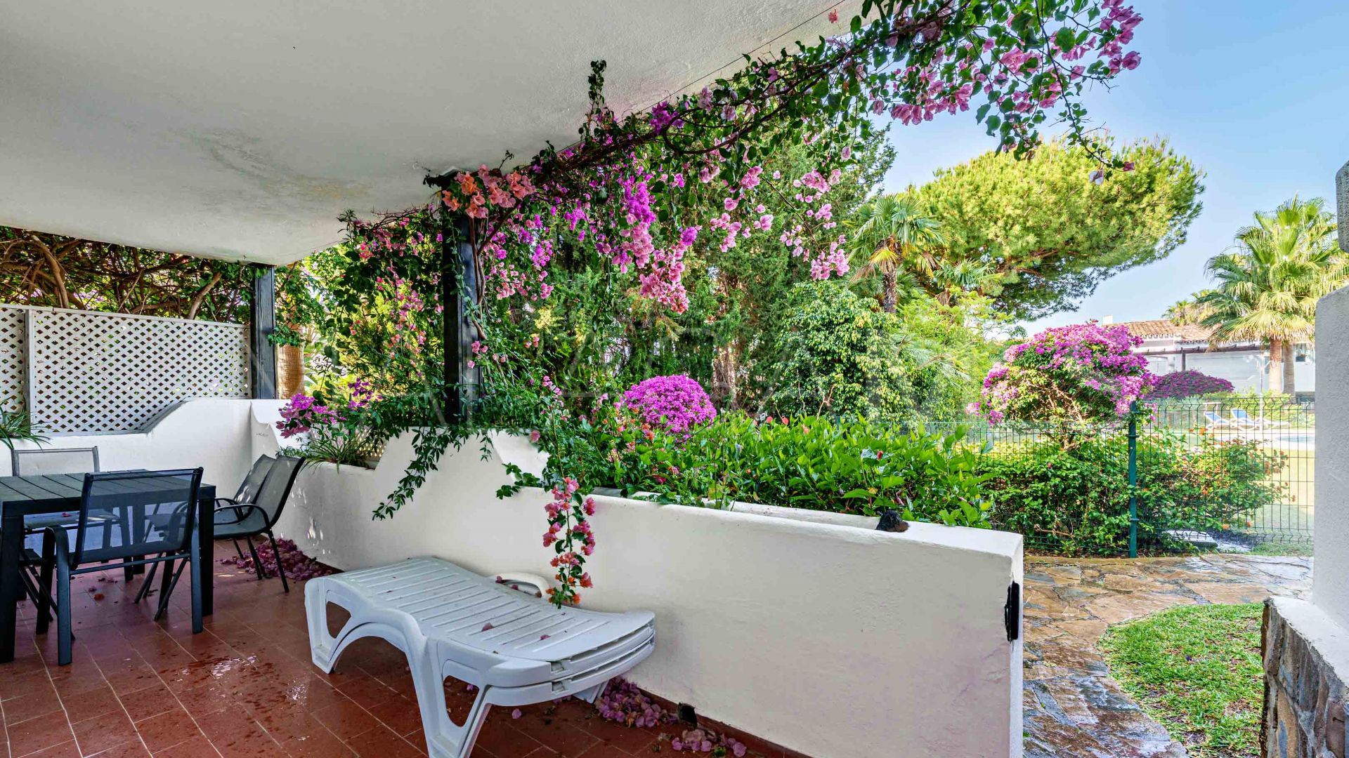 For sale ground floor apartment with 3 bedrooms in Sierra Blanca